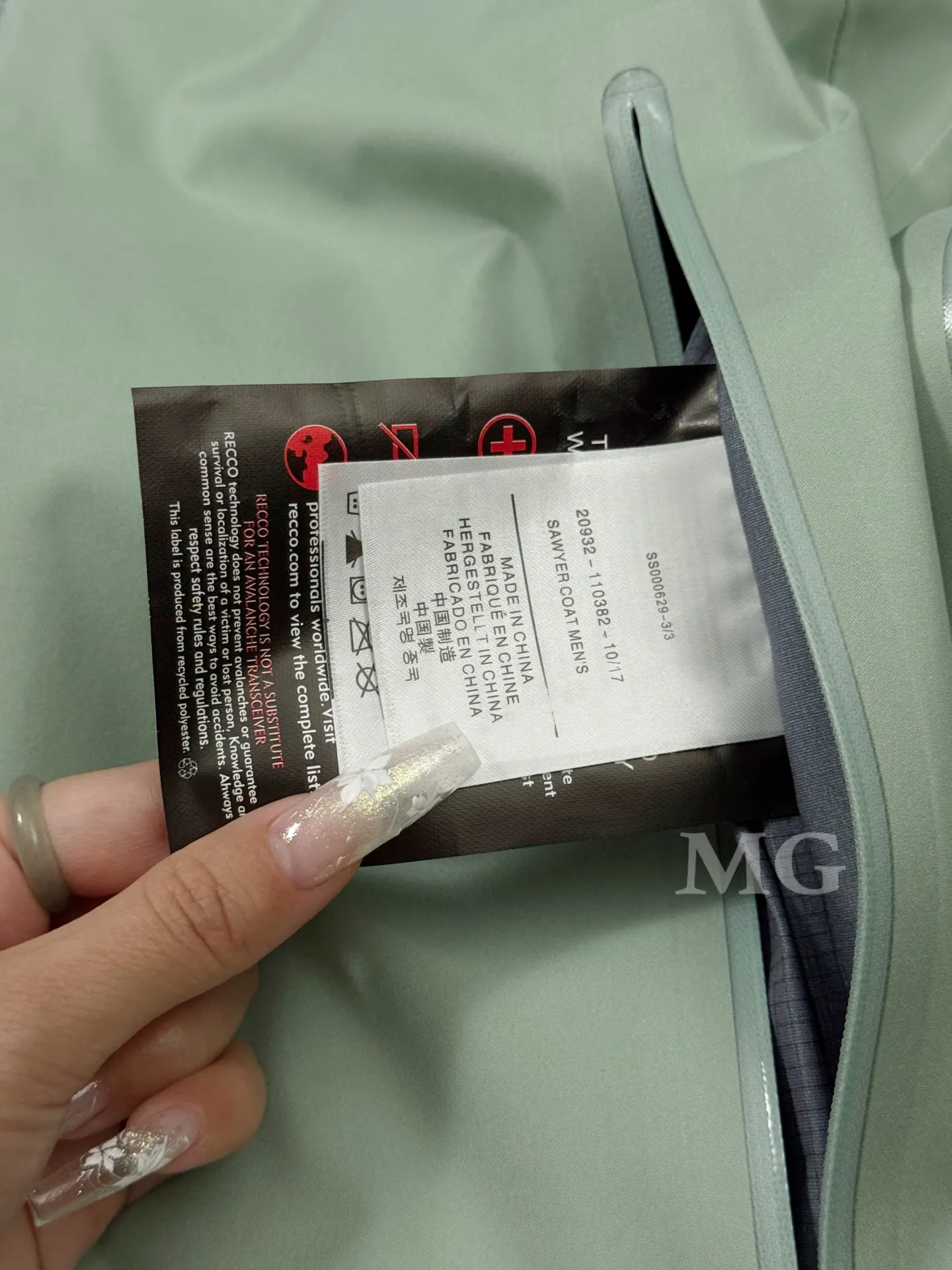Beta AR GORE-TEX PRO Hooded Shell Jacket D43020801 — view 9