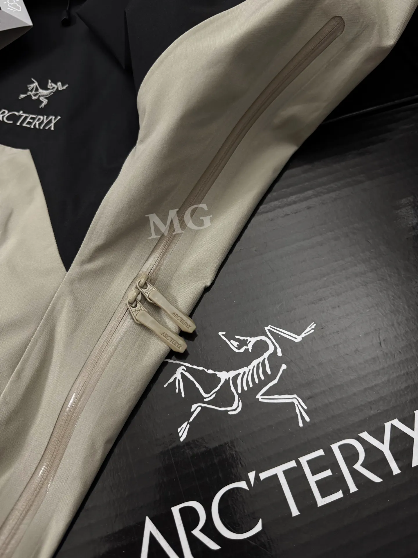 Beta AR GORE-TEX PRO Hooded Shell Jacket D43020800 — view 5