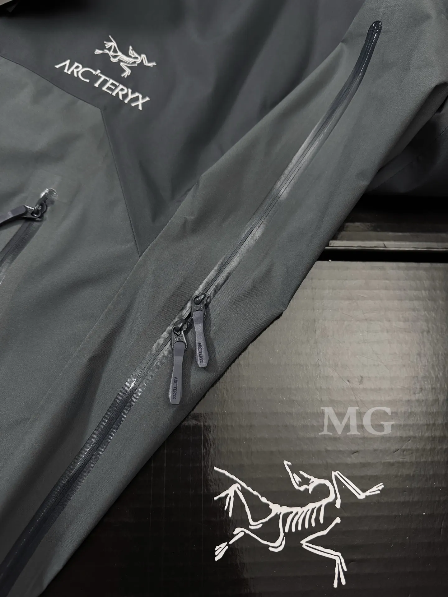 Beta AR GORE-TEX PRO Hooded Shell Jacket D43020798 — view 5
