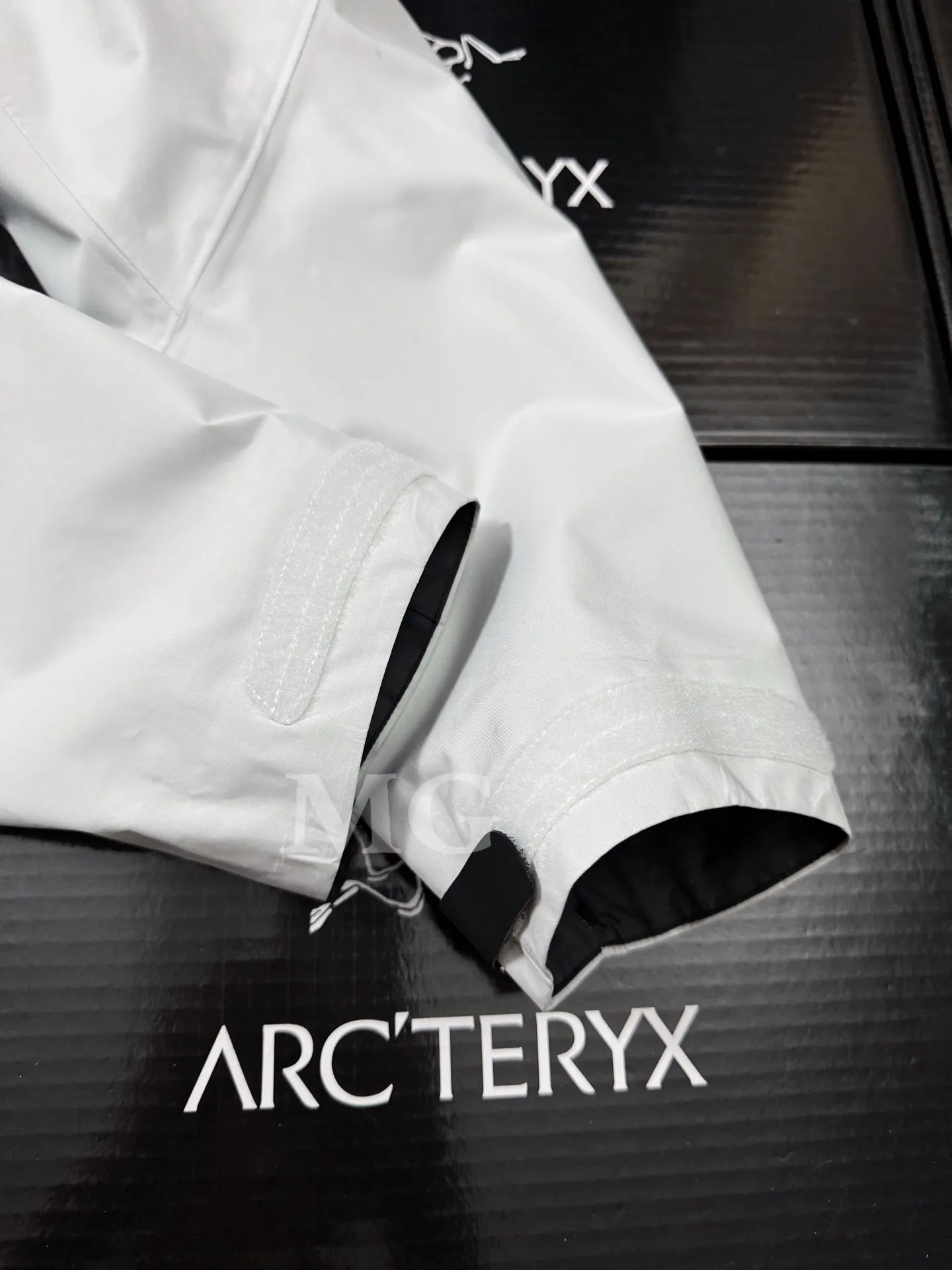 Beta AR GORE-TEX PRO Hooded Shell Jacket D43020799 — view 6