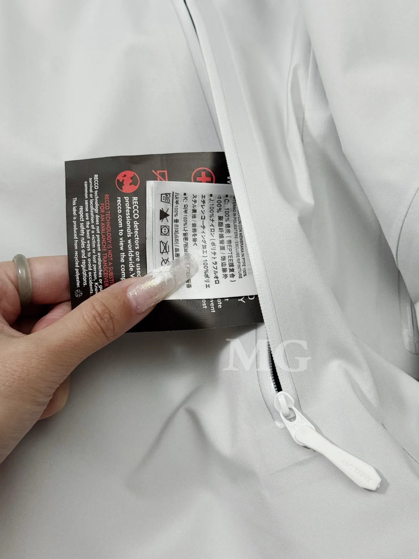 Beta AR GORE-TEX PRO Hooded Shell Jacket D43020799 — view 7