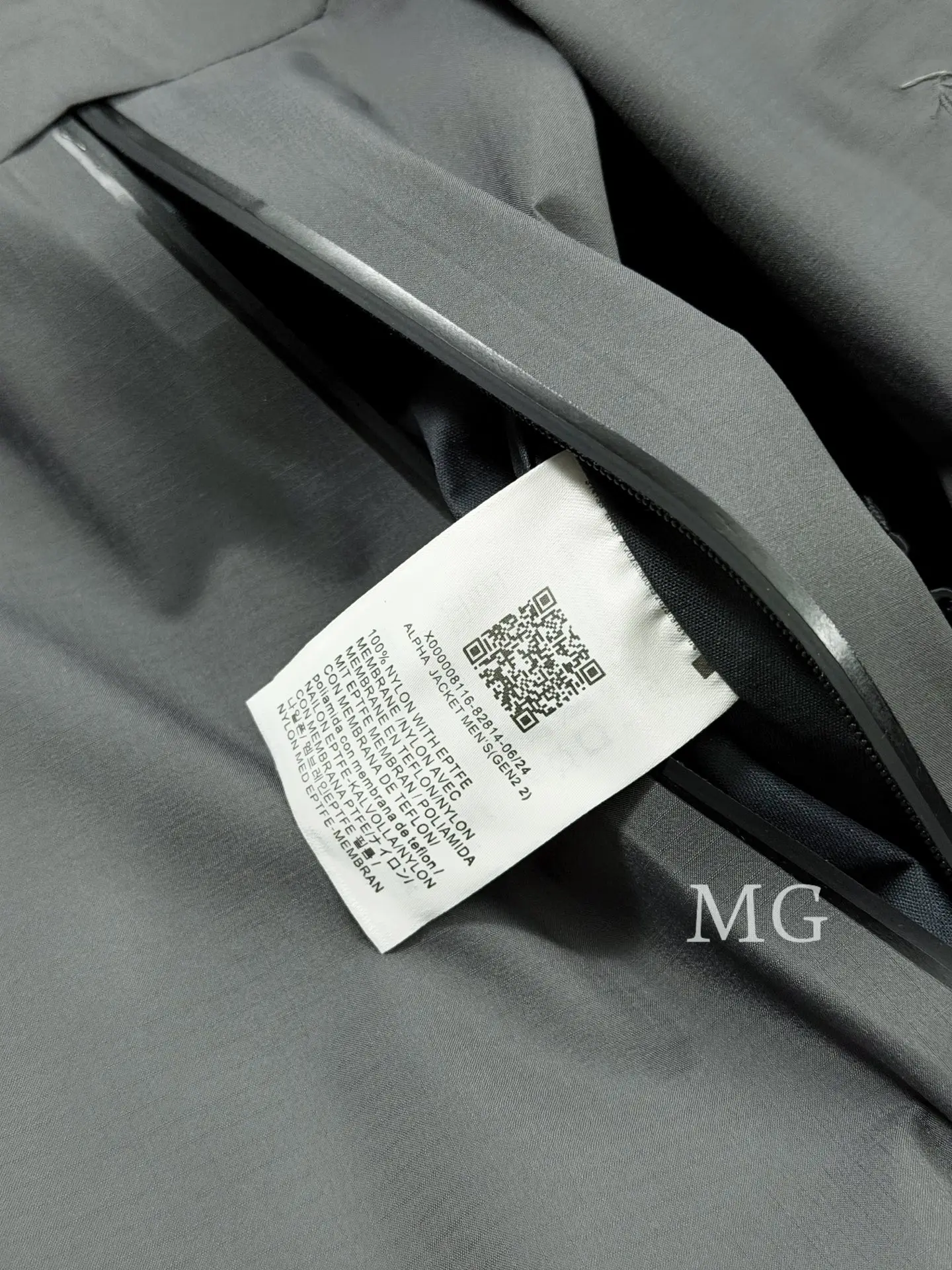 Alpha LT GORE-TEX Hooded Shell Jacket D43020818 — view 6