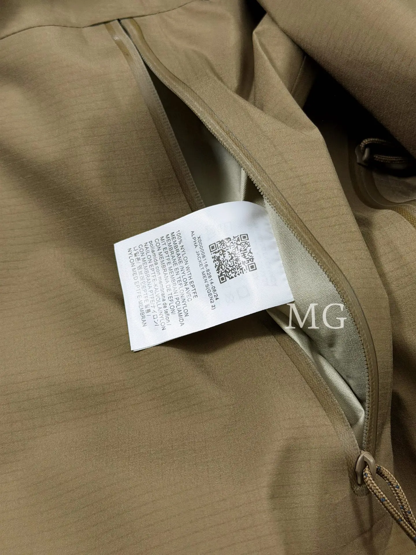 Alpha LT GORE-TEX Hooded Shell Jacket D43020819 — view 8