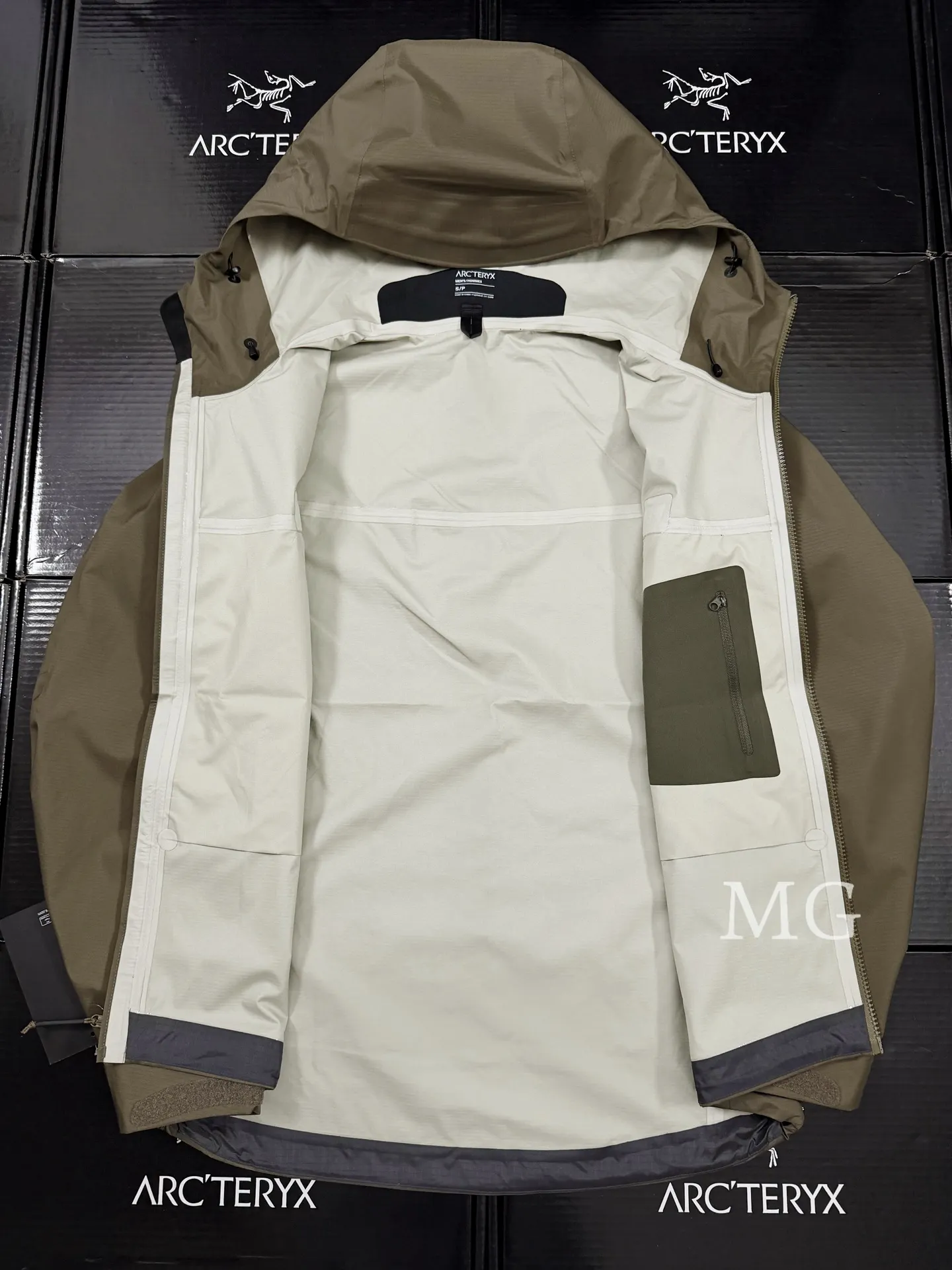 Alpha LT GORE-TEX Hooded Shell Jacket D43020816 — view 6