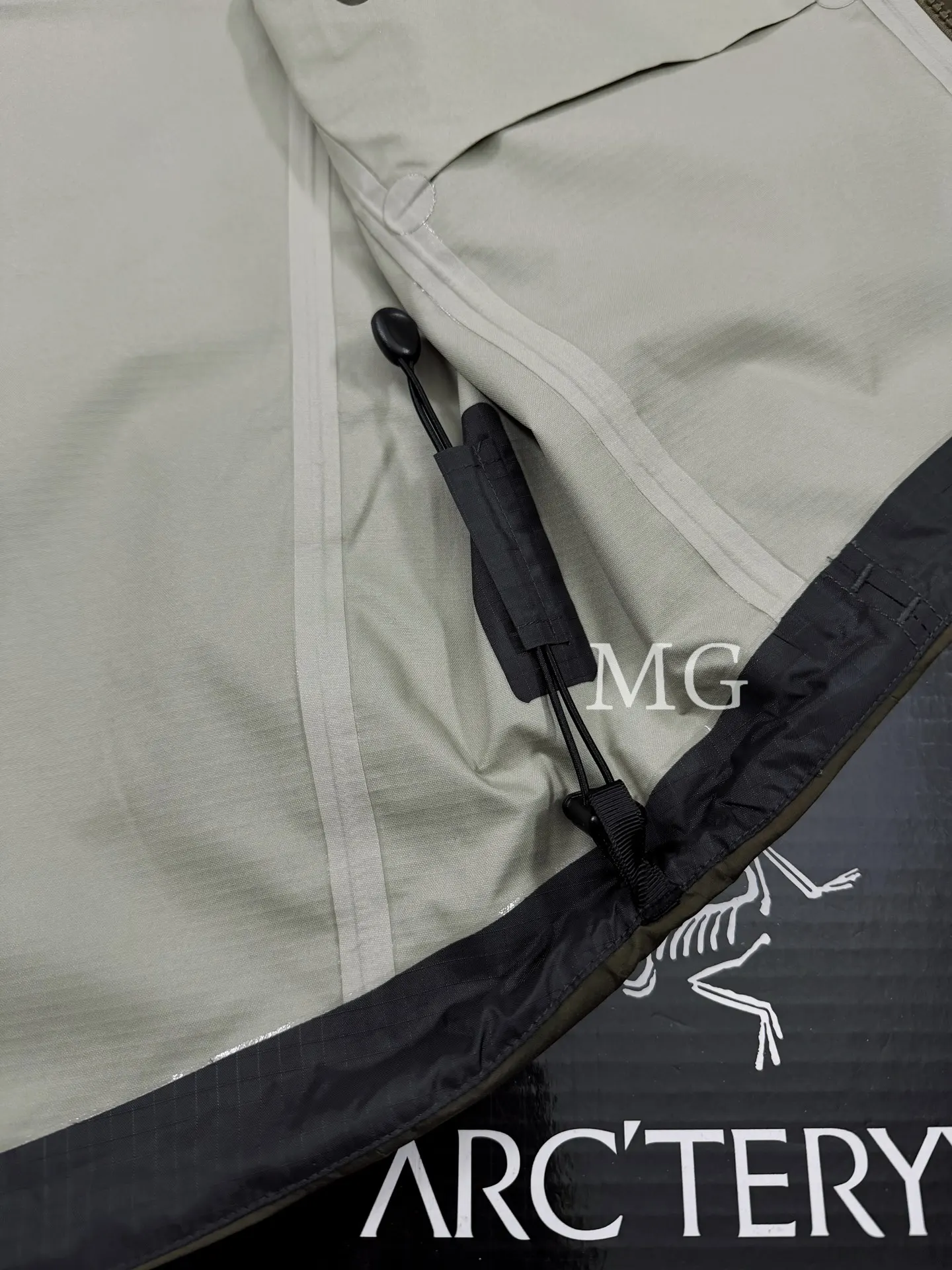 Alpha LT GORE-TEX Hooded Shell Jacket D43020816 — view 7