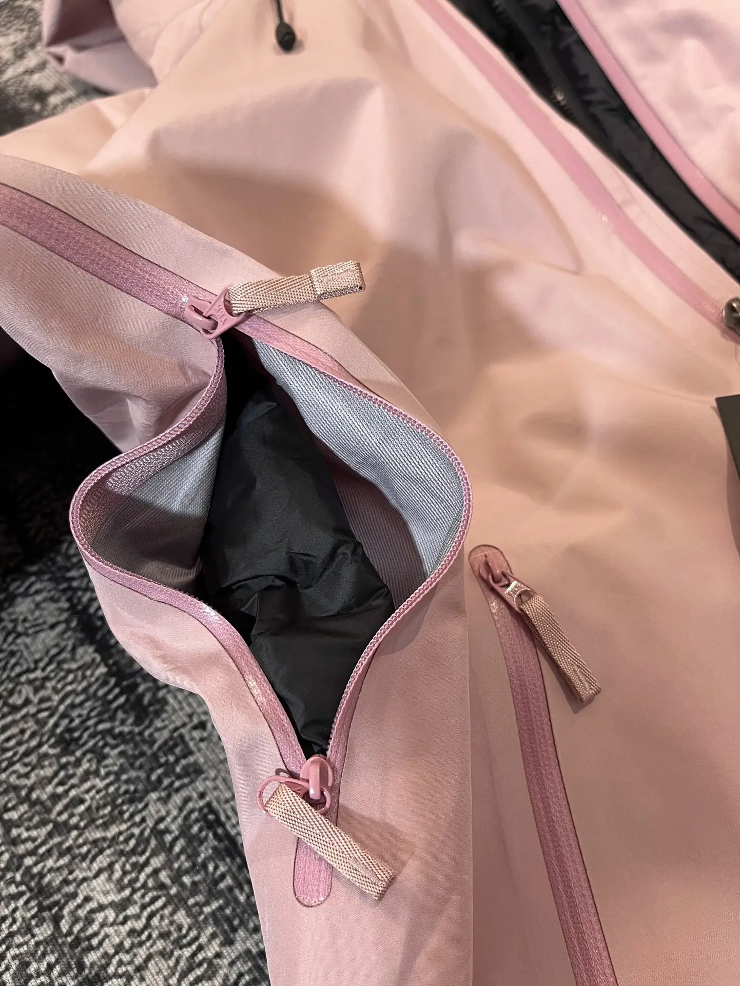 Beta LT 3-in-1 GORE-TEX Jacket with Removable Down Liner D44020621 — view 9