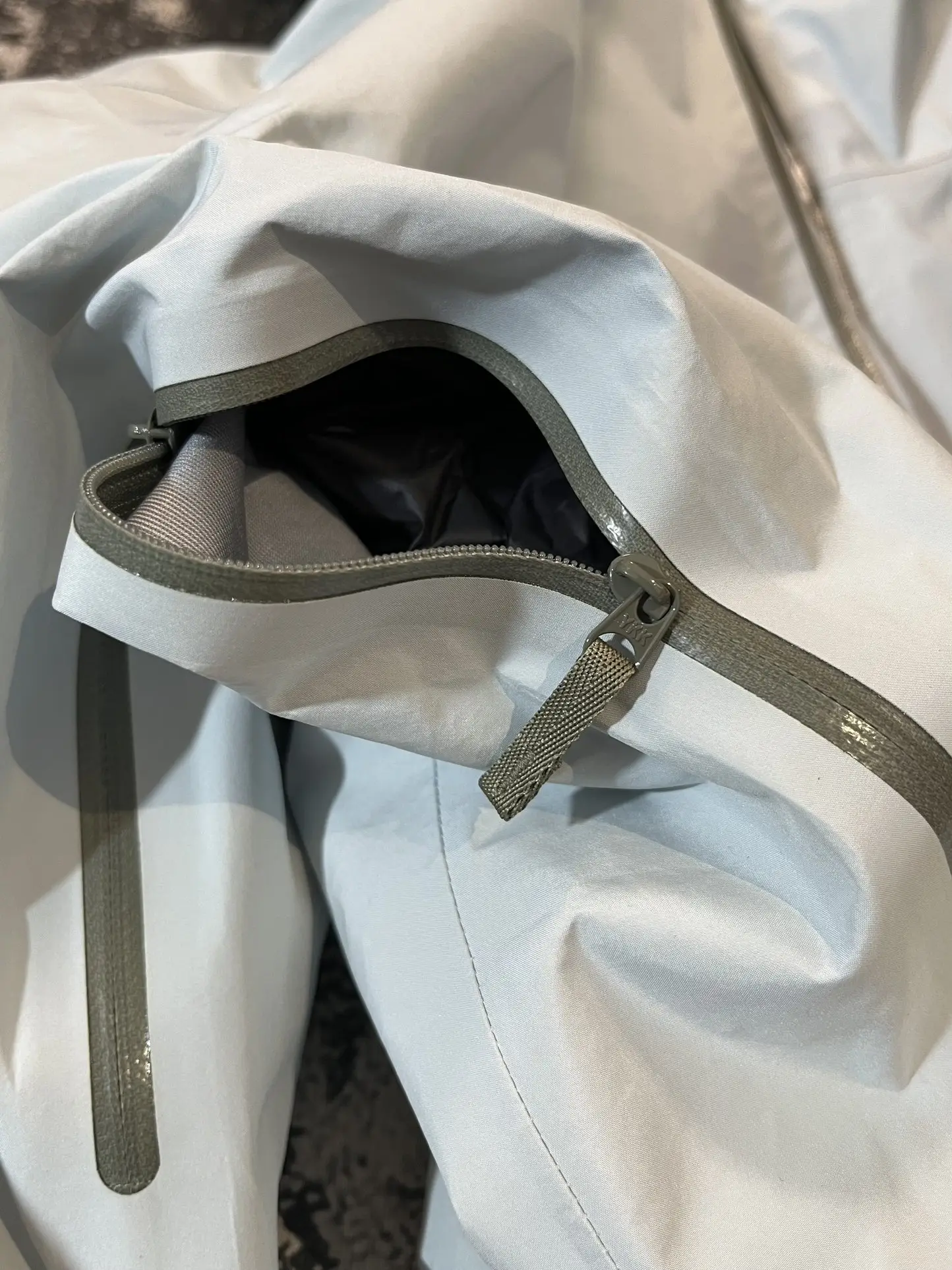 Beta LT GORE-TEX 3-in-1 Hooded Jacket D44020620 — view 8