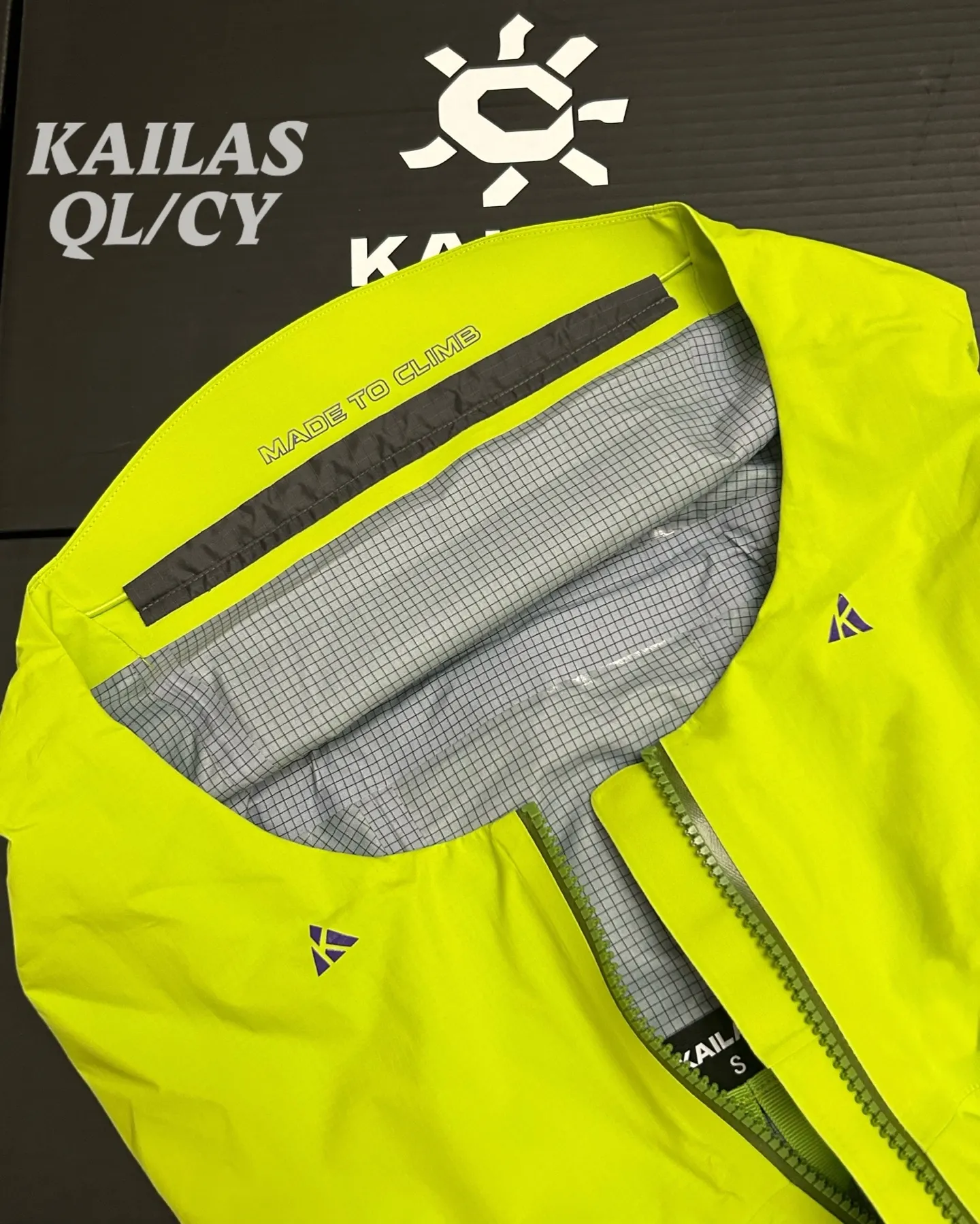 MONT Q60 China Mountaineering Limited Hardshell Jacket D44020636 — view 9