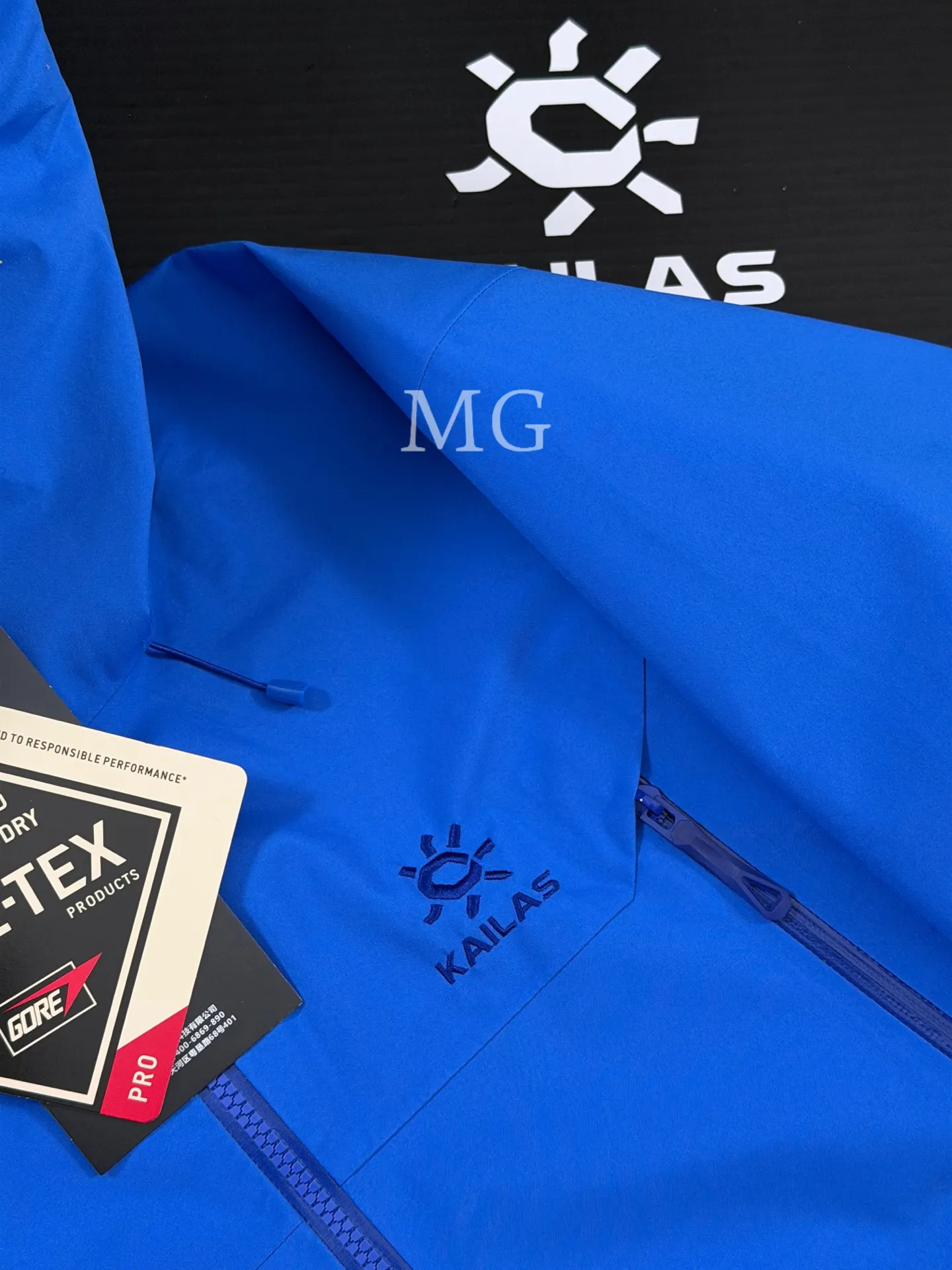 MONT-X Waterproof GORE-TEX Hardshell Jacket D44020765 — view 2