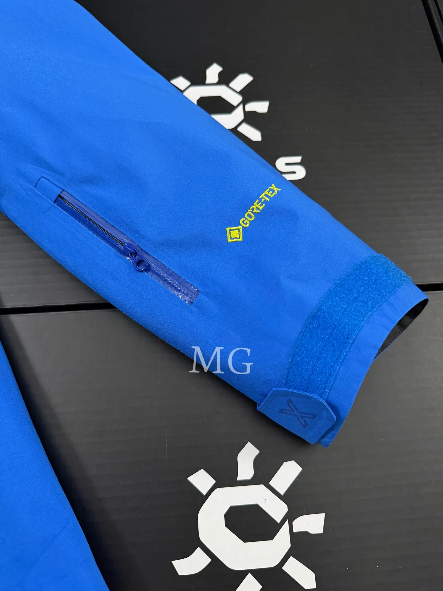 MONT-X Waterproof GORE-TEX Hardshell Jacket D44020765 — view 3