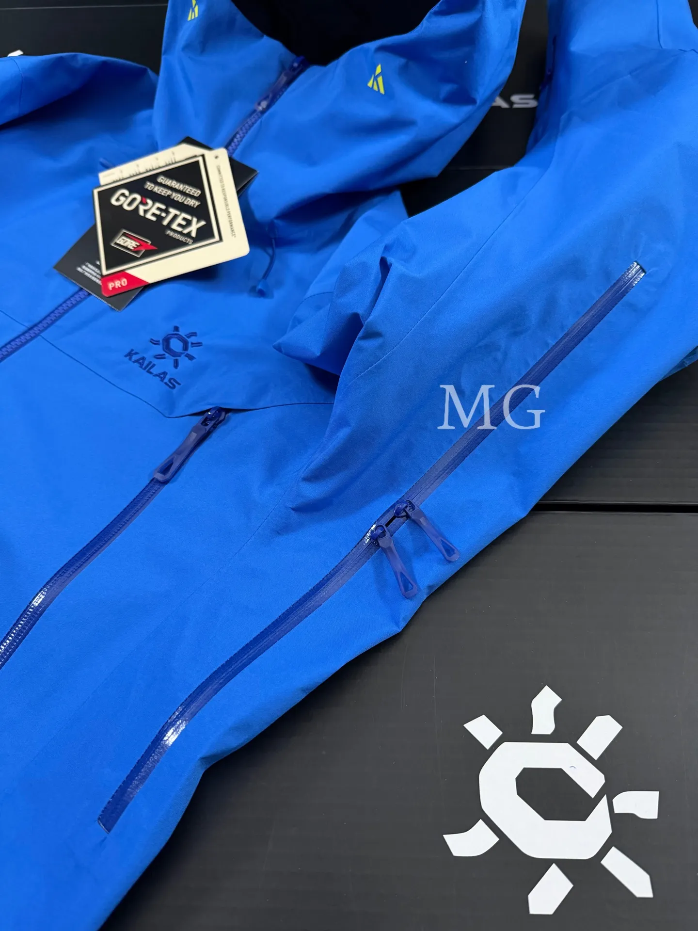 MONT-X Waterproof GORE-TEX Hardshell Jacket D44020765 — view 4