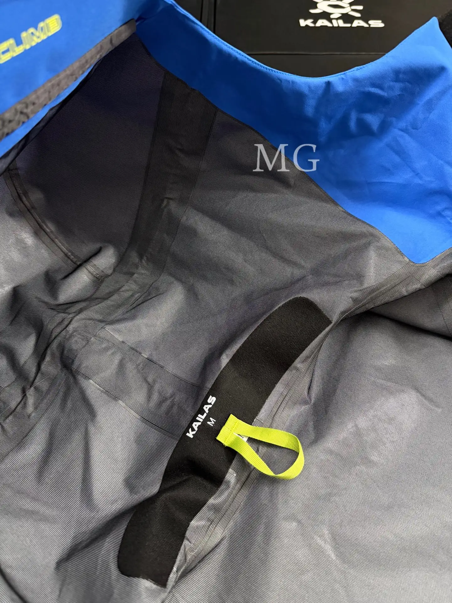 MONT-X Waterproof GORE-TEX Hardshell Jacket D44020765 — view 9