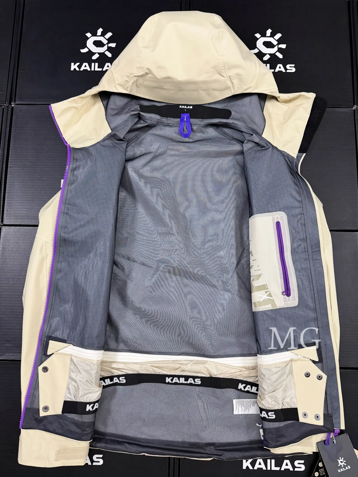 Mont-X Waterproof Hardshell Hooded Jacket D44020764 — view 8