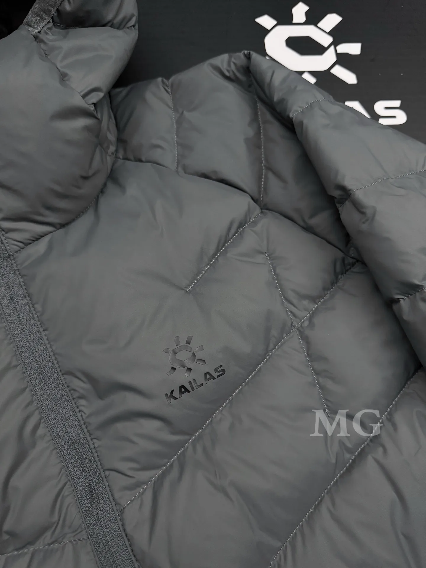 GT Zero 900FP Lightweight Hooded Down Jacket D44020692 — view 2