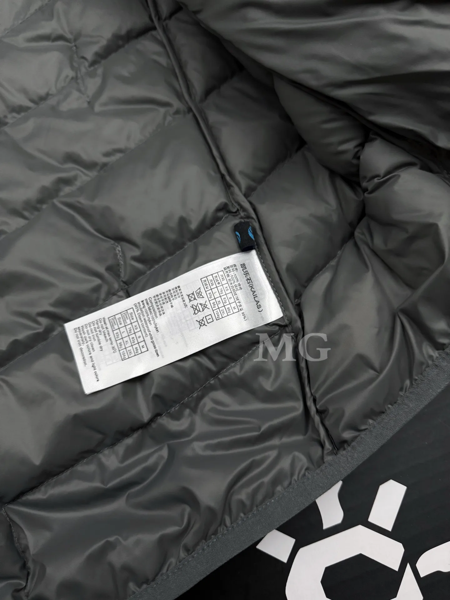 GT Zero 900FP Lightweight Hooded Down Jacket D44020692 — view 8