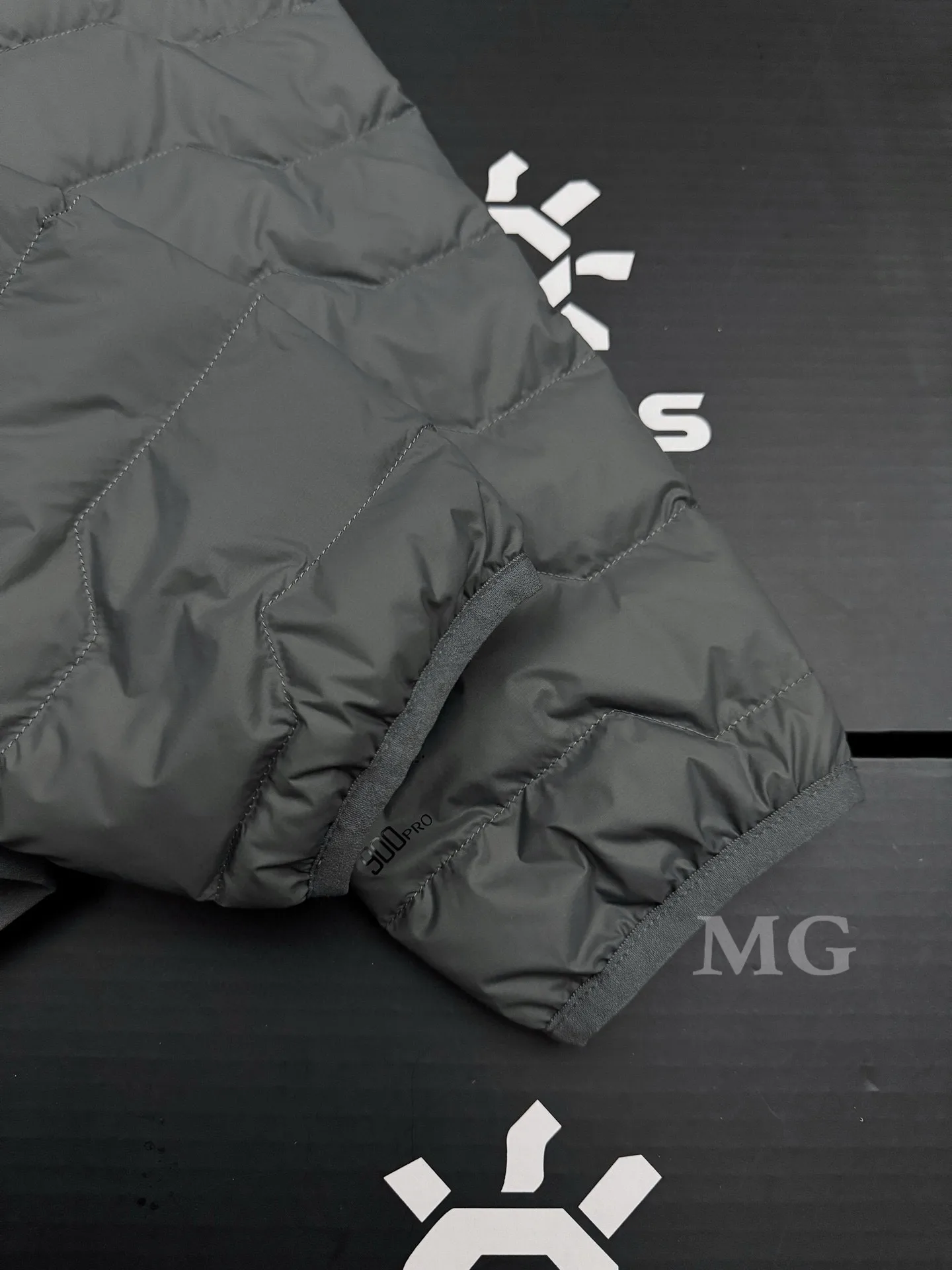 GT Zero 900FP Lightweight Hooded Down Jacket D44020692 — view 9