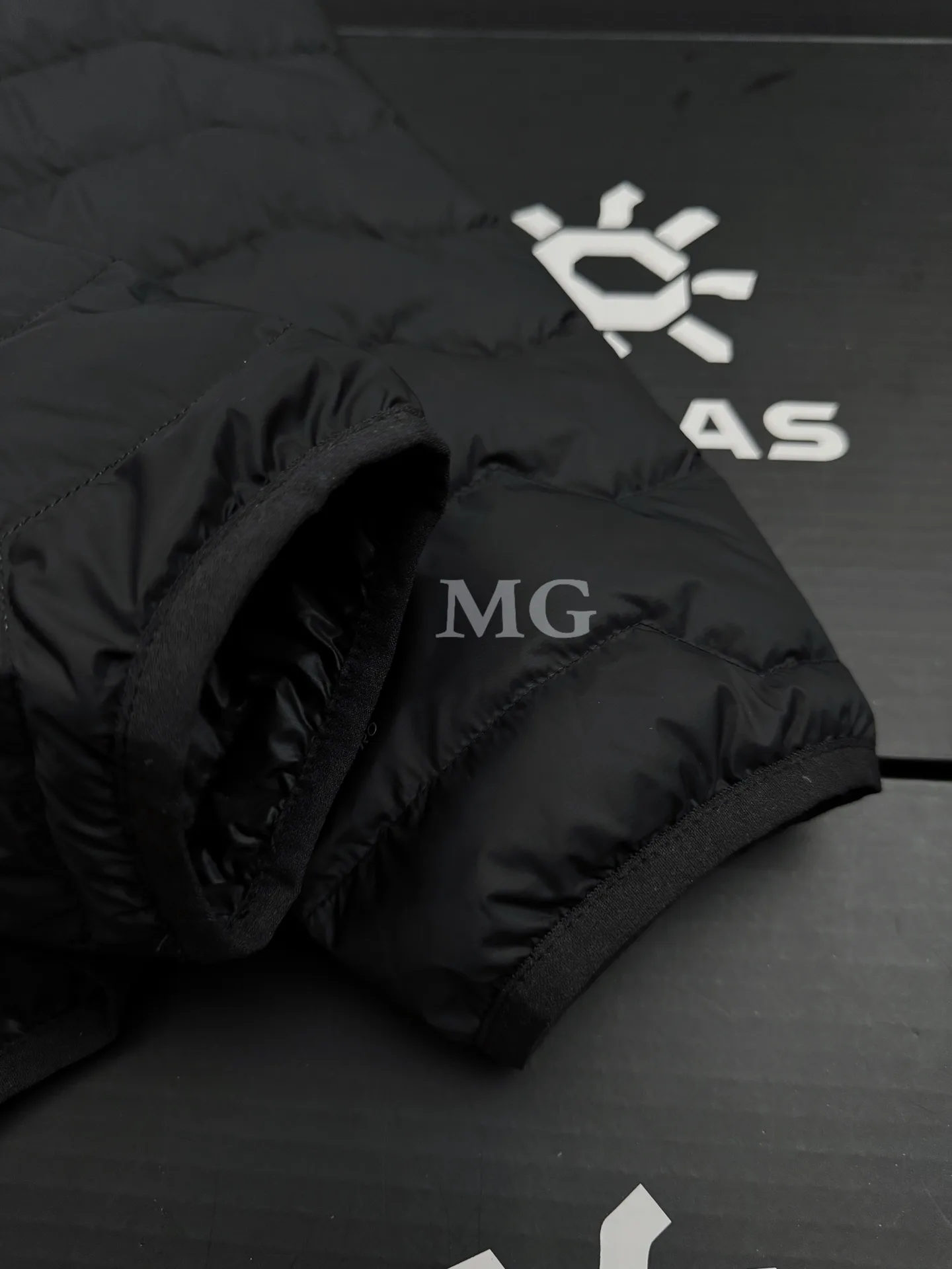 GT Zero Lightweight Hooded Down Puffer Jacket D44020689 — view 6