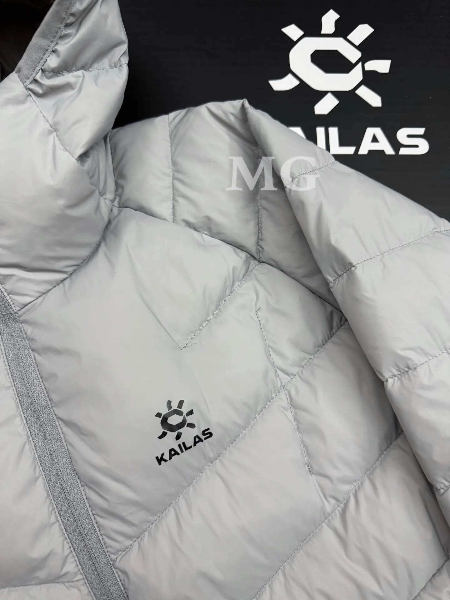 GT Zero Lightweight Hooded Down Jacket D44020690 — view 2