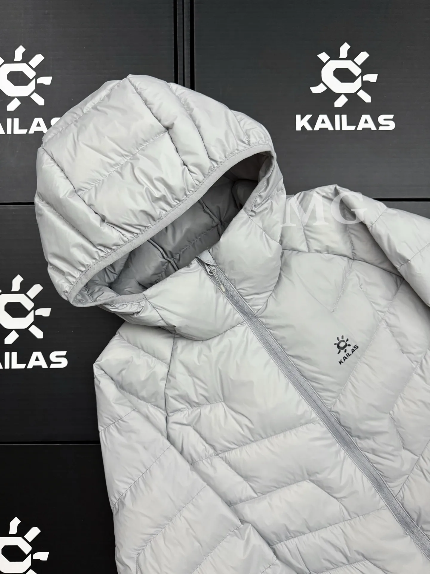 GT Zero Lightweight Hooded Down Jacket D44020690 — view 3