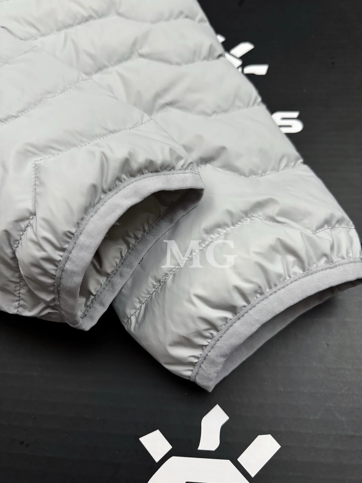 GT Zero Lightweight Hooded Down Jacket D44020690 — view 6