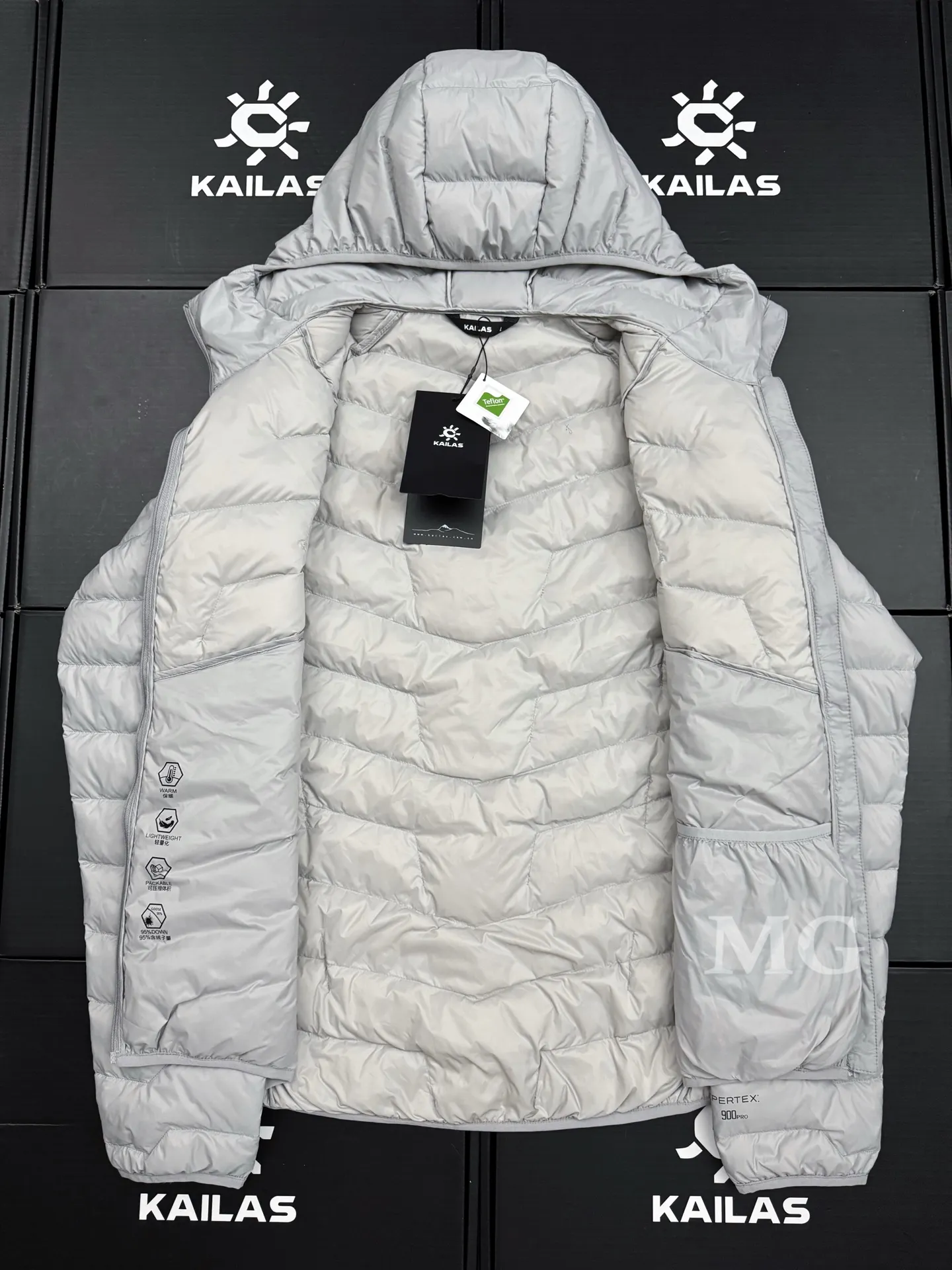 GT Zero Lightweight Hooded Down Jacket D44020690 — view 8