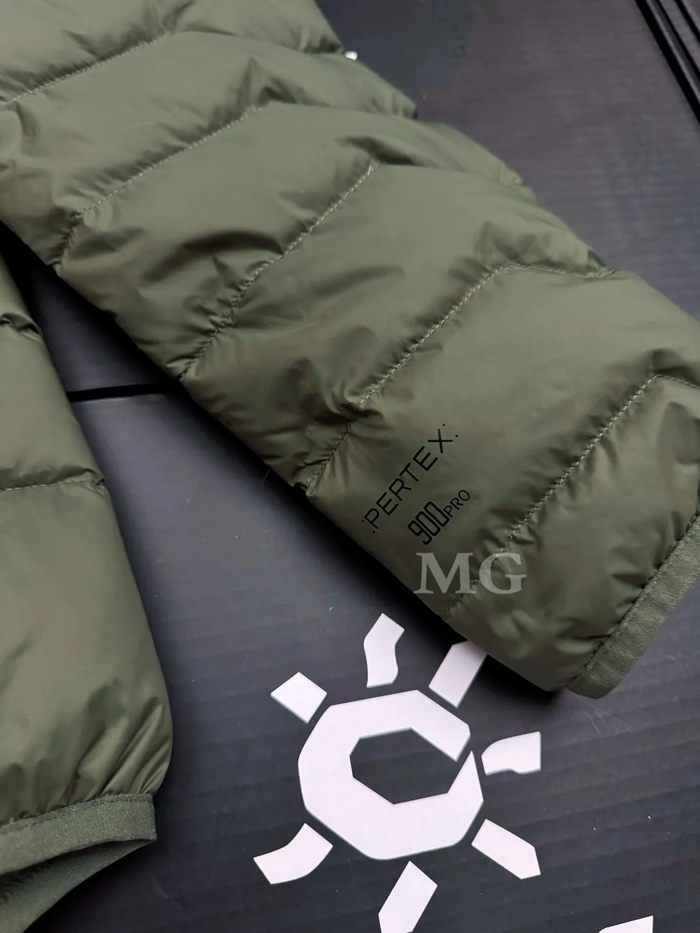 GT Zero Lightweight Hooded Down Jacket D44020691 — view 4