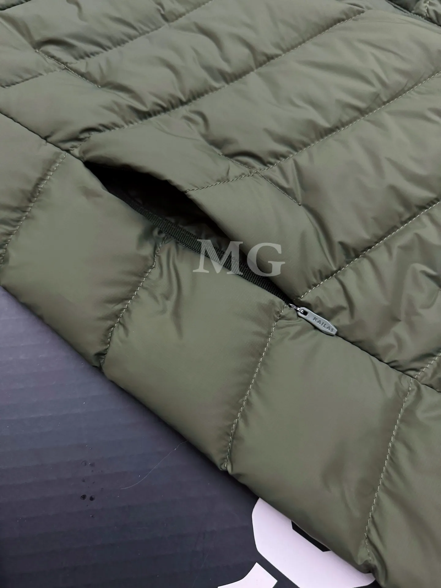 GT Zero Lightweight Hooded Down Jacket D44020691 — view 5