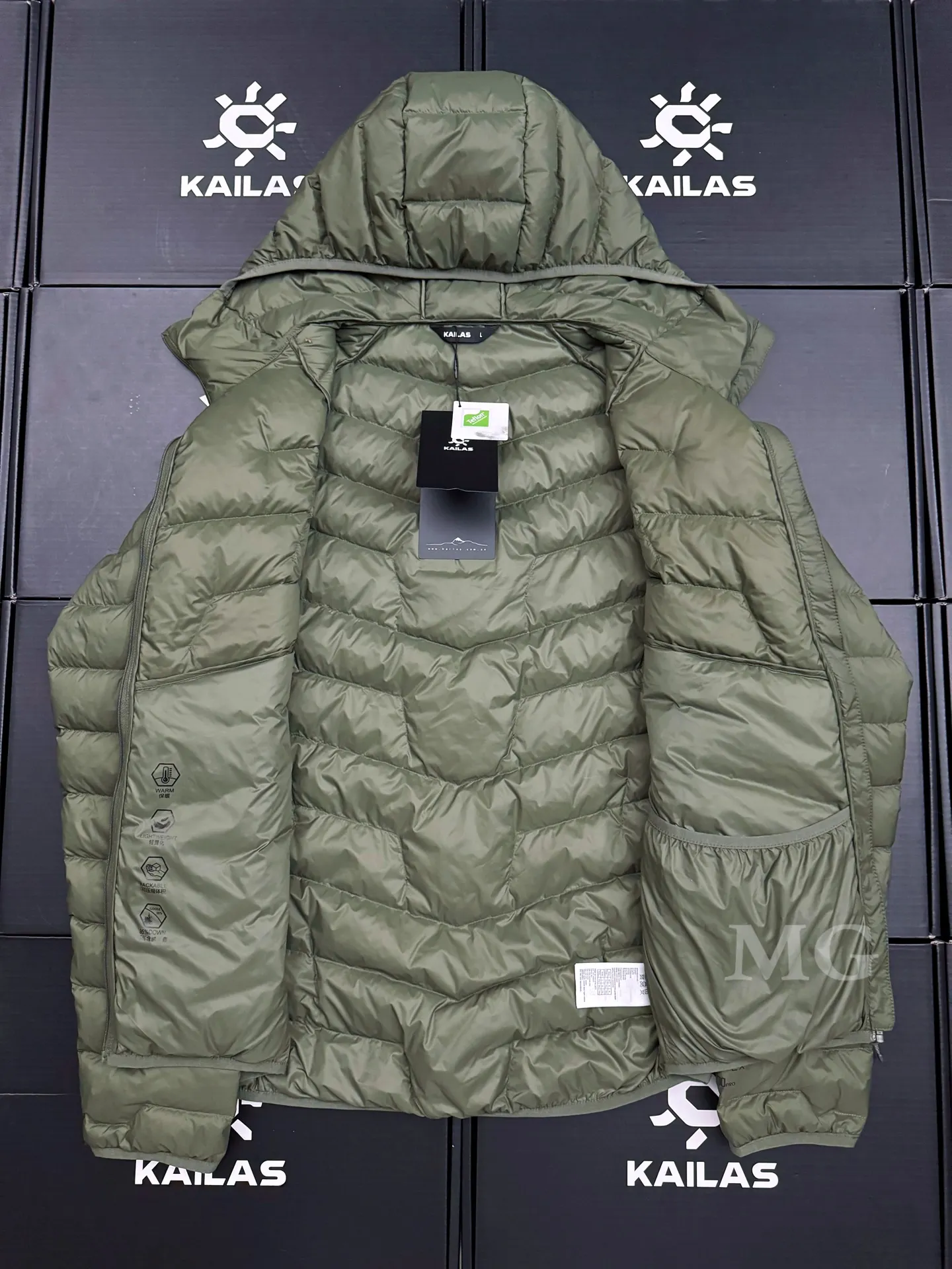 GT Zero Lightweight Hooded Down Jacket D44020691 — view 8