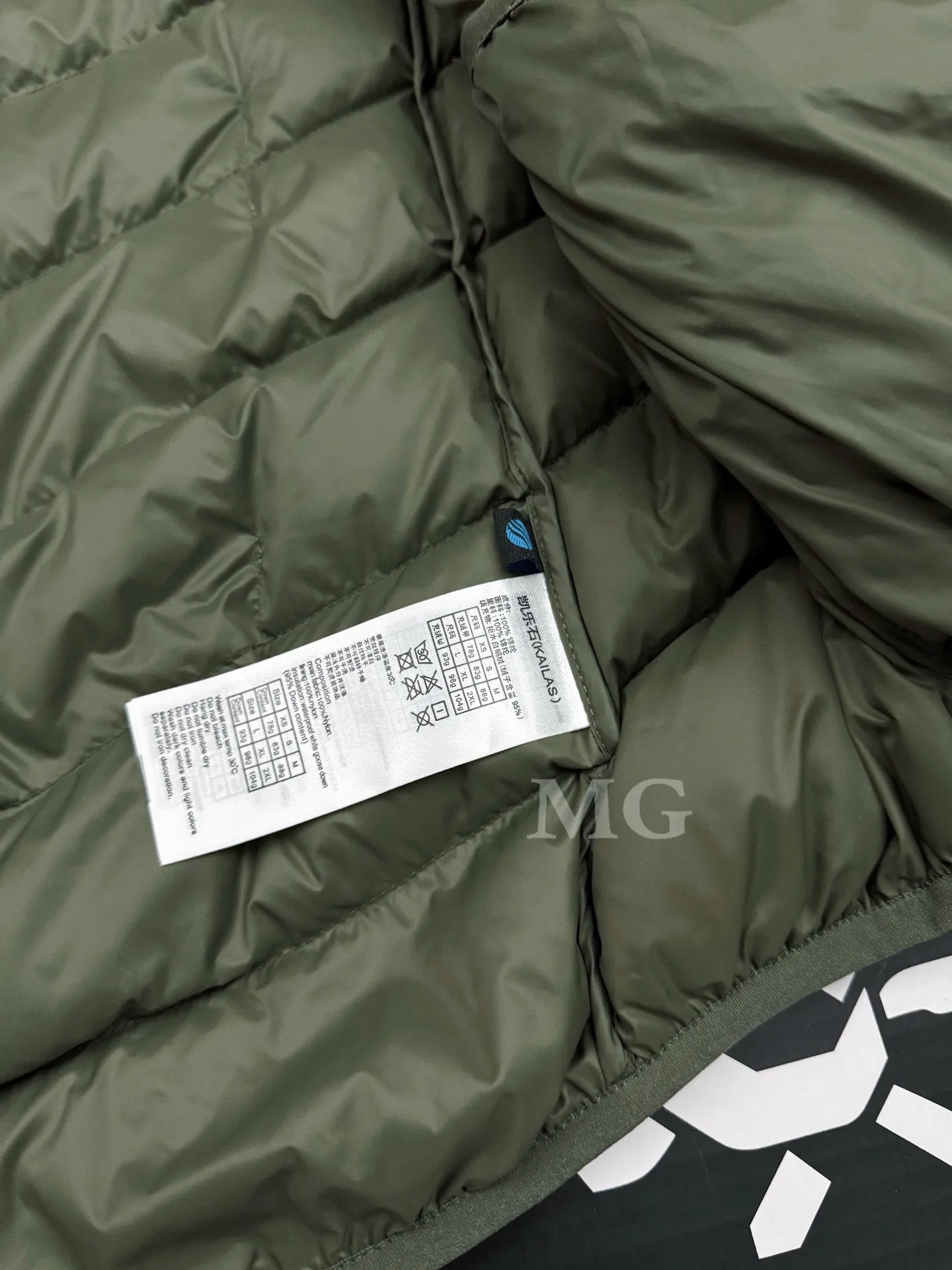 GT Zero Lightweight Hooded Down Jacket D44020691 — view 9