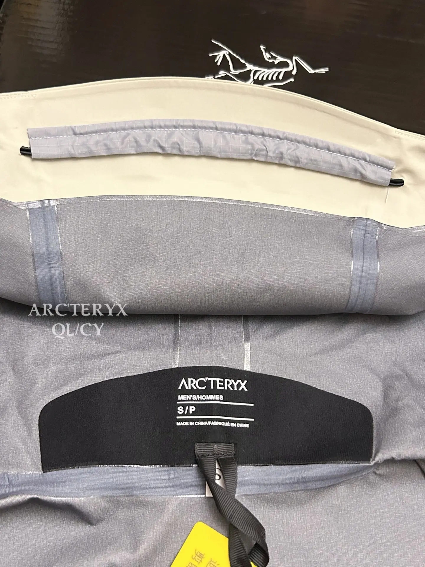 Alpha SV GORE-TEX Hooded Shell Jacket D45020884 — view 6
