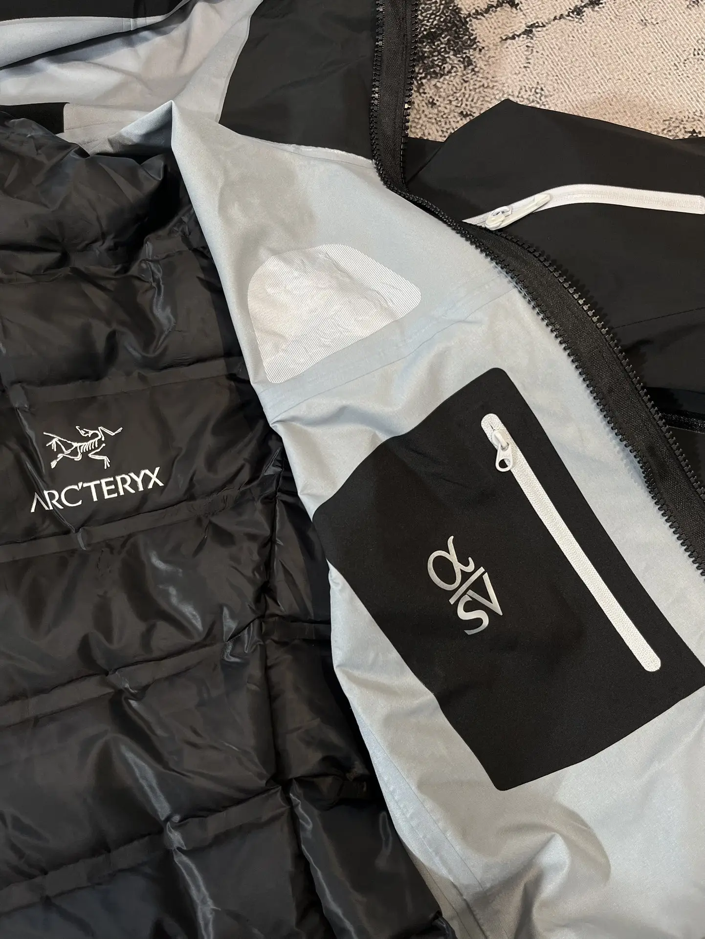 Alpha SV 3-in-1 GORE-TEX Hardshell Puffer Jacket D46020700 — view 3
