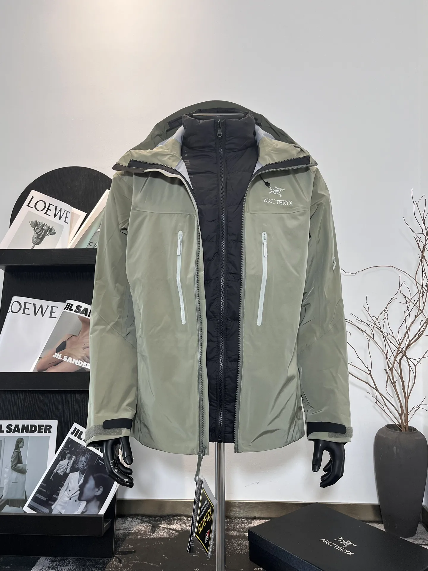 Alpha SV 3-in-1 GORE-TEX Shell and Down Jacket D46020701