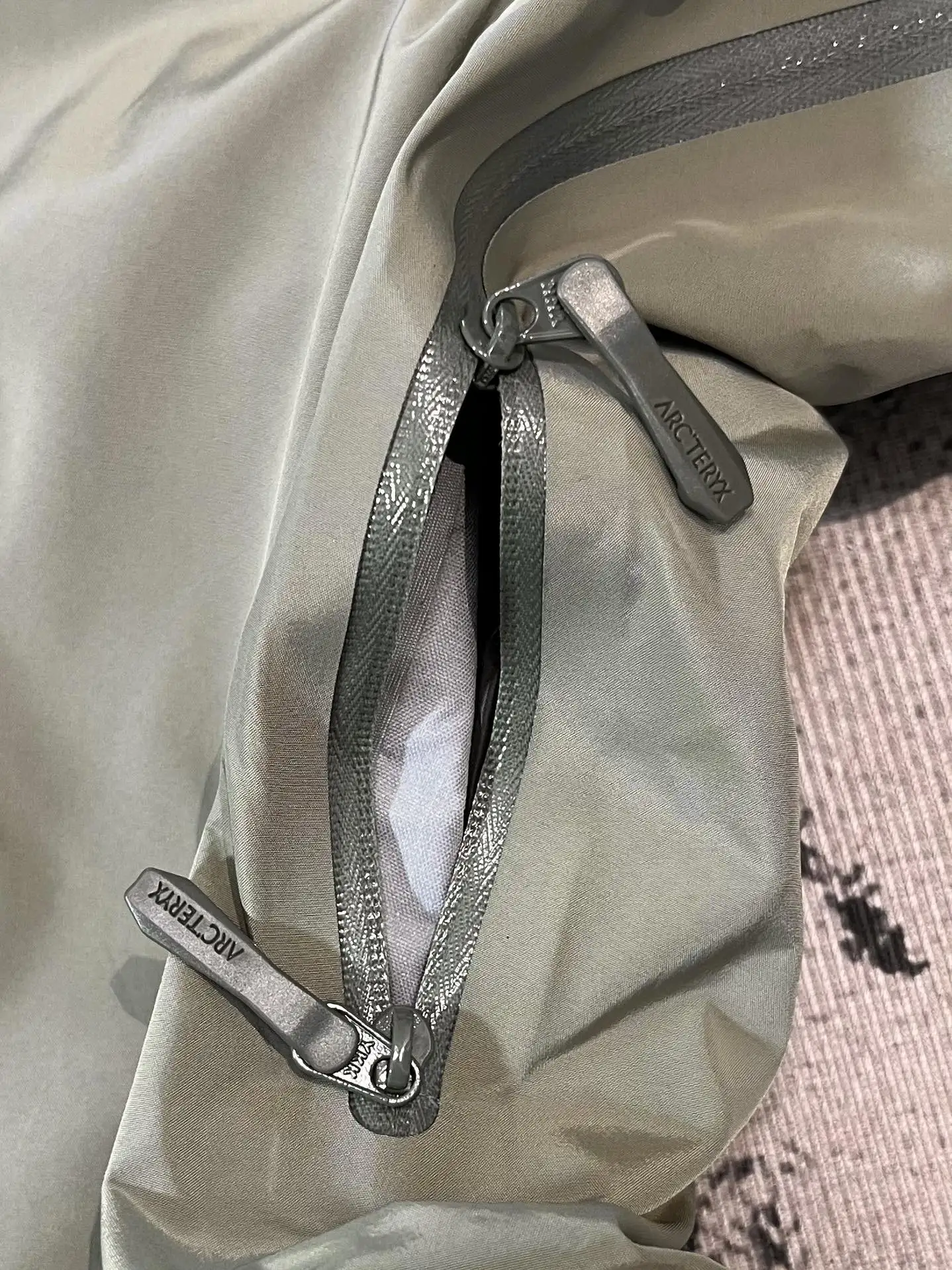 Alpha SV 3-in-1 GORE-TEX Shell and Down Jacket D46020701 — view 8