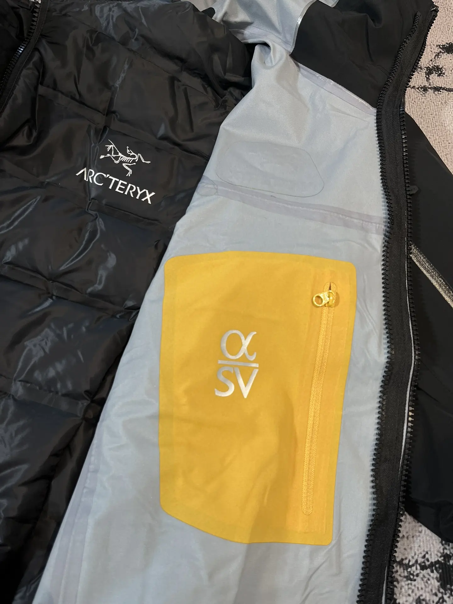 Alpha SV 3-in-1 GORE-TEX Hardshell Down Jacket D46020702 — view 3