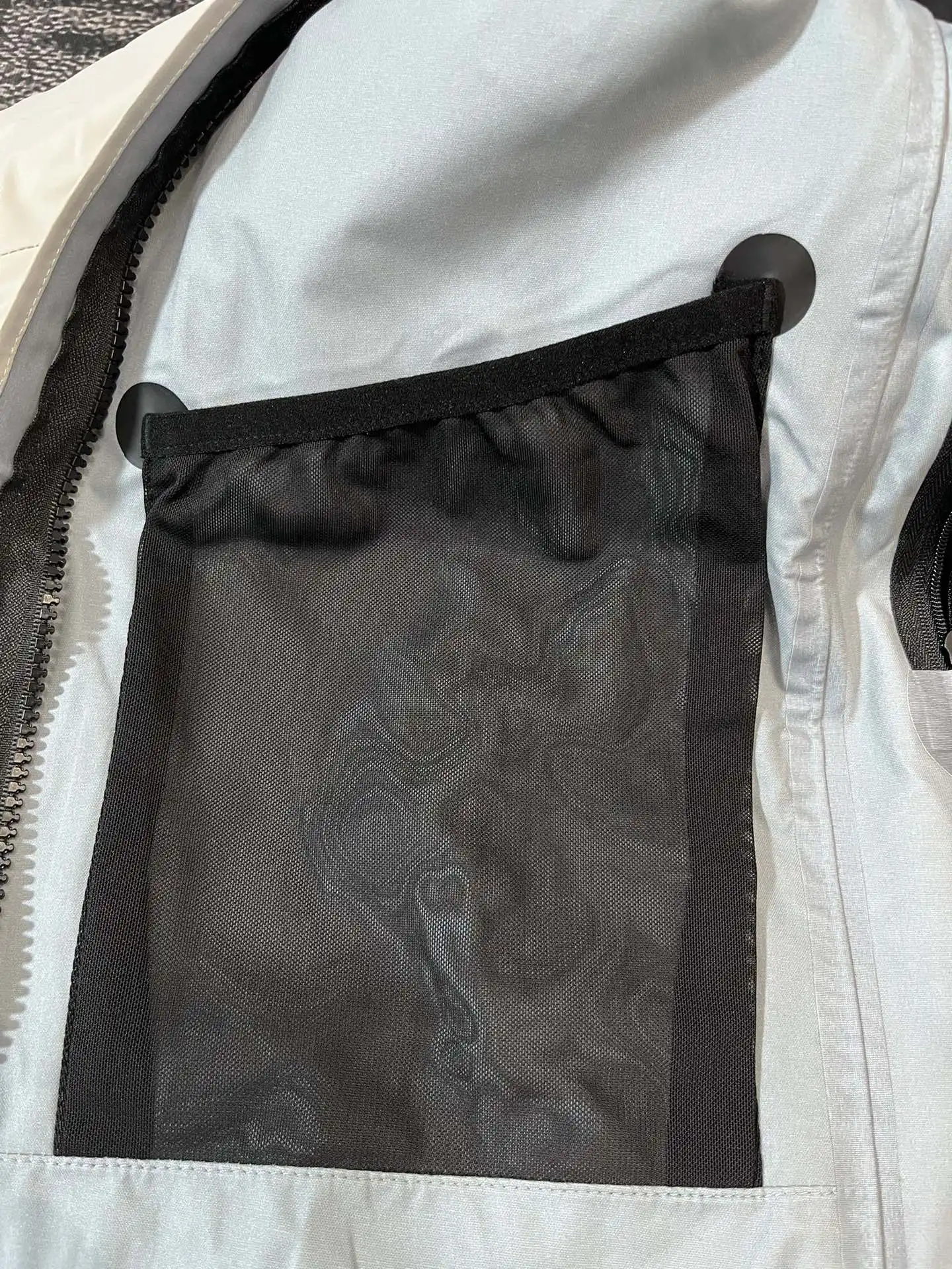 Alpha SV 3-in-1 GORE-TEX Down Jacket D46020703 — view 7