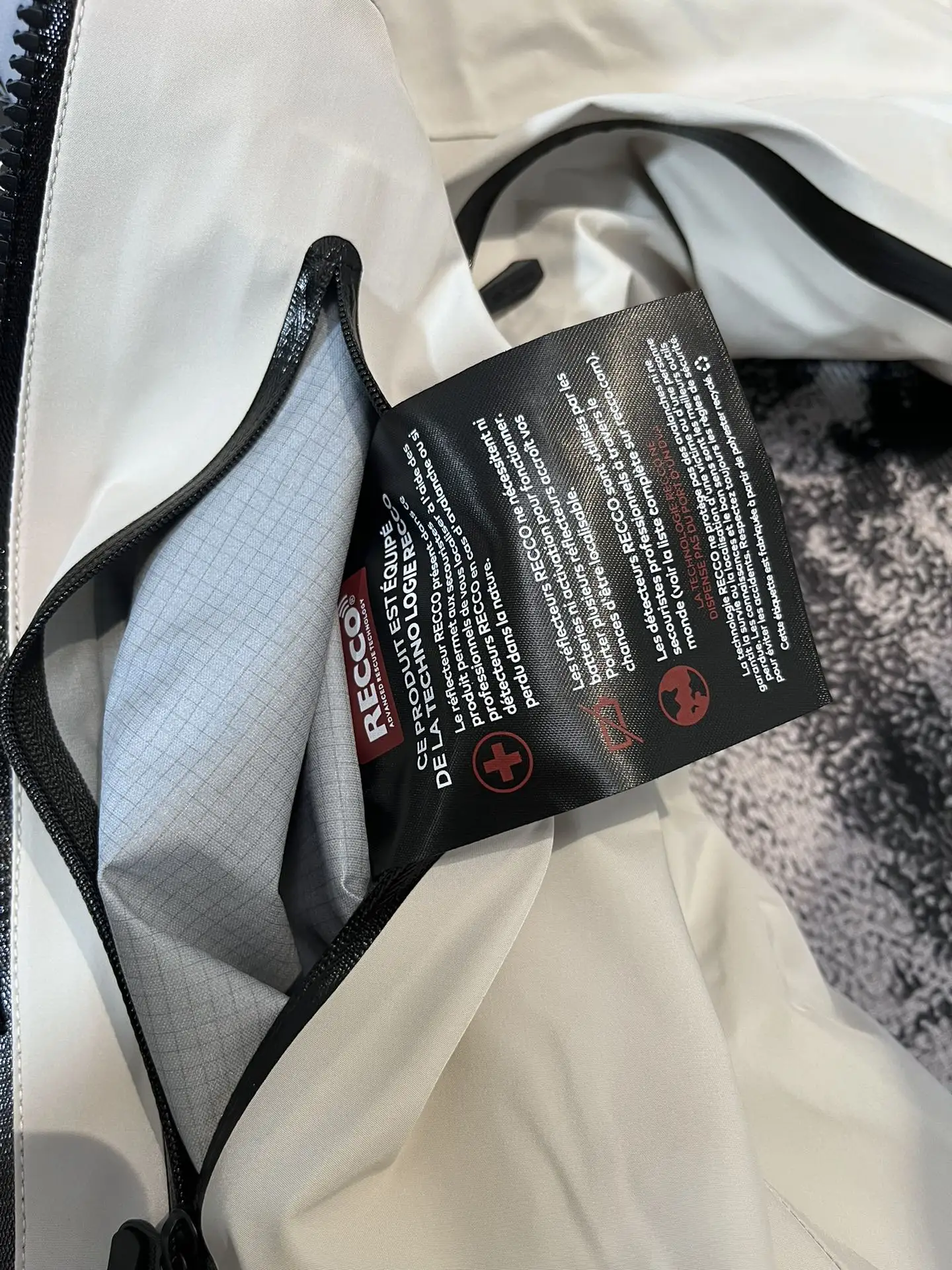 Alpha SV 3-in-1 GORE-TEX Down Jacket D46020703 — view 13