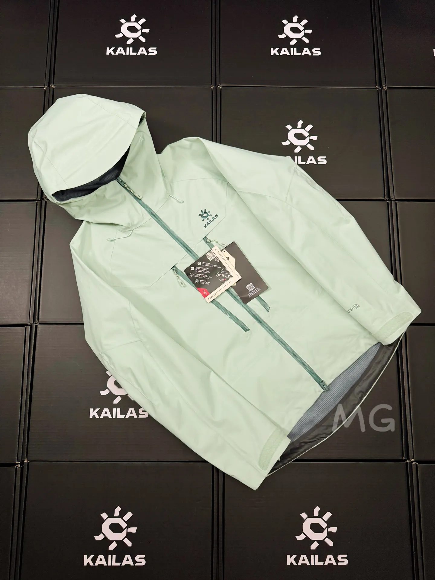 Mont-X Pro Waterproof Hardshell Jacket D46020631 — view 2