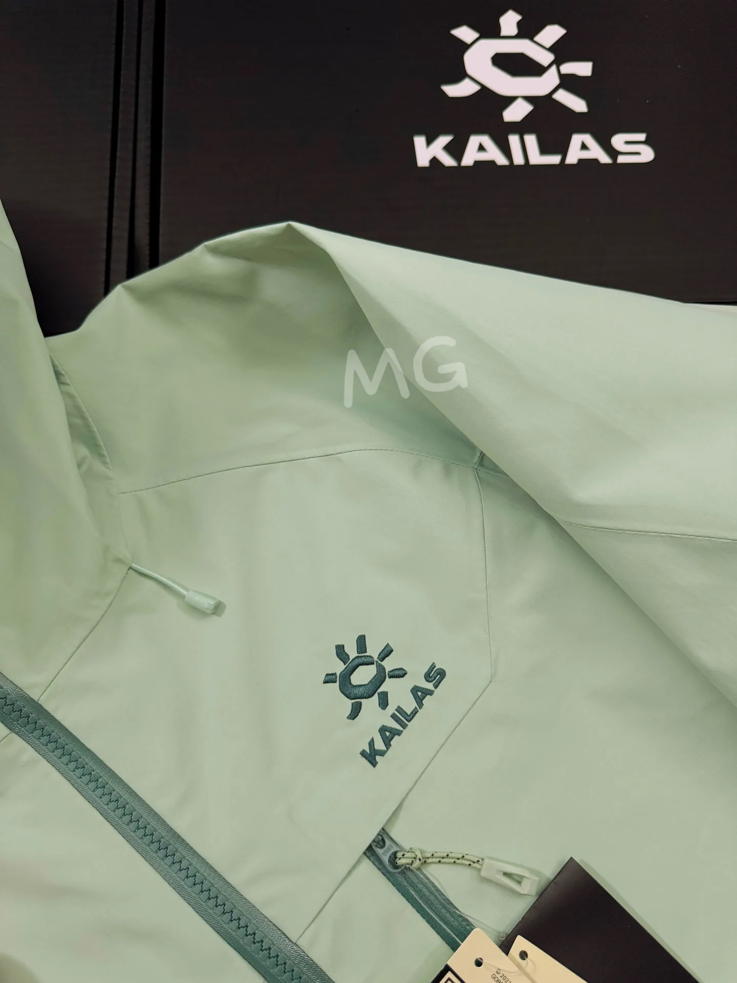 Mont-X Pro Waterproof Hardshell Jacket D46020631 — view 3