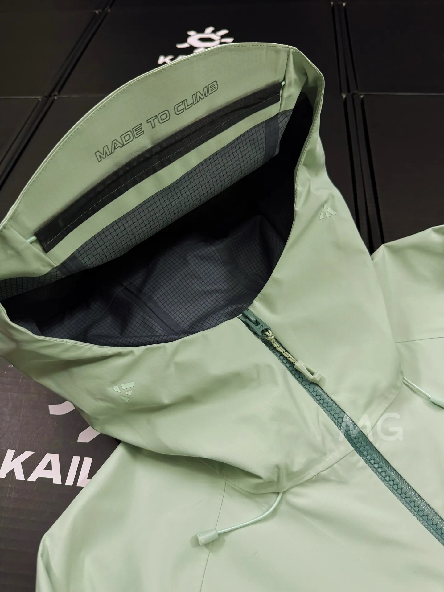 Mont-X Pro Waterproof Hardshell Jacket D46020631 — view 4