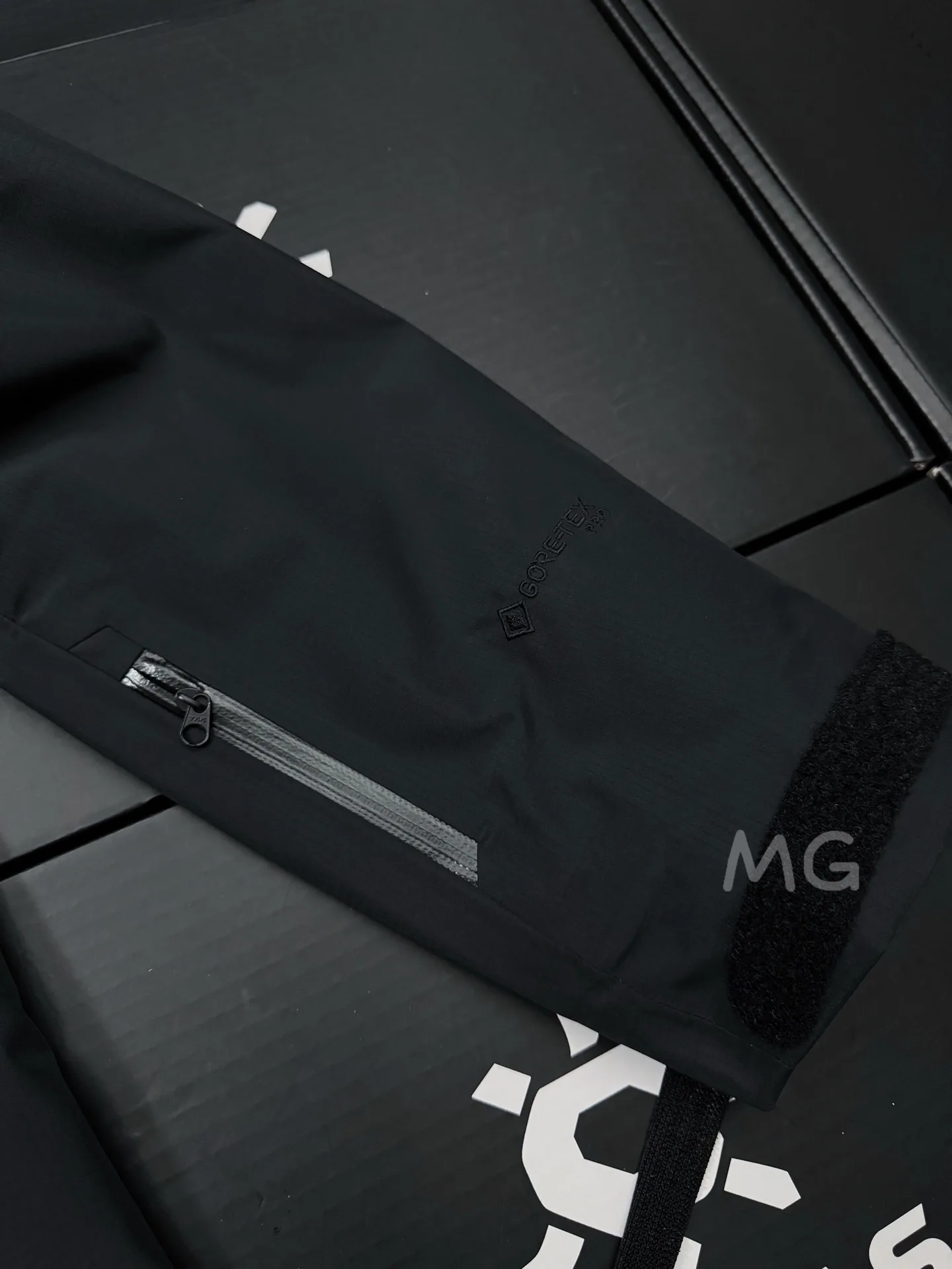 Mont-X Pro Waterproof Hardshell Jacket D46020630 — view 2