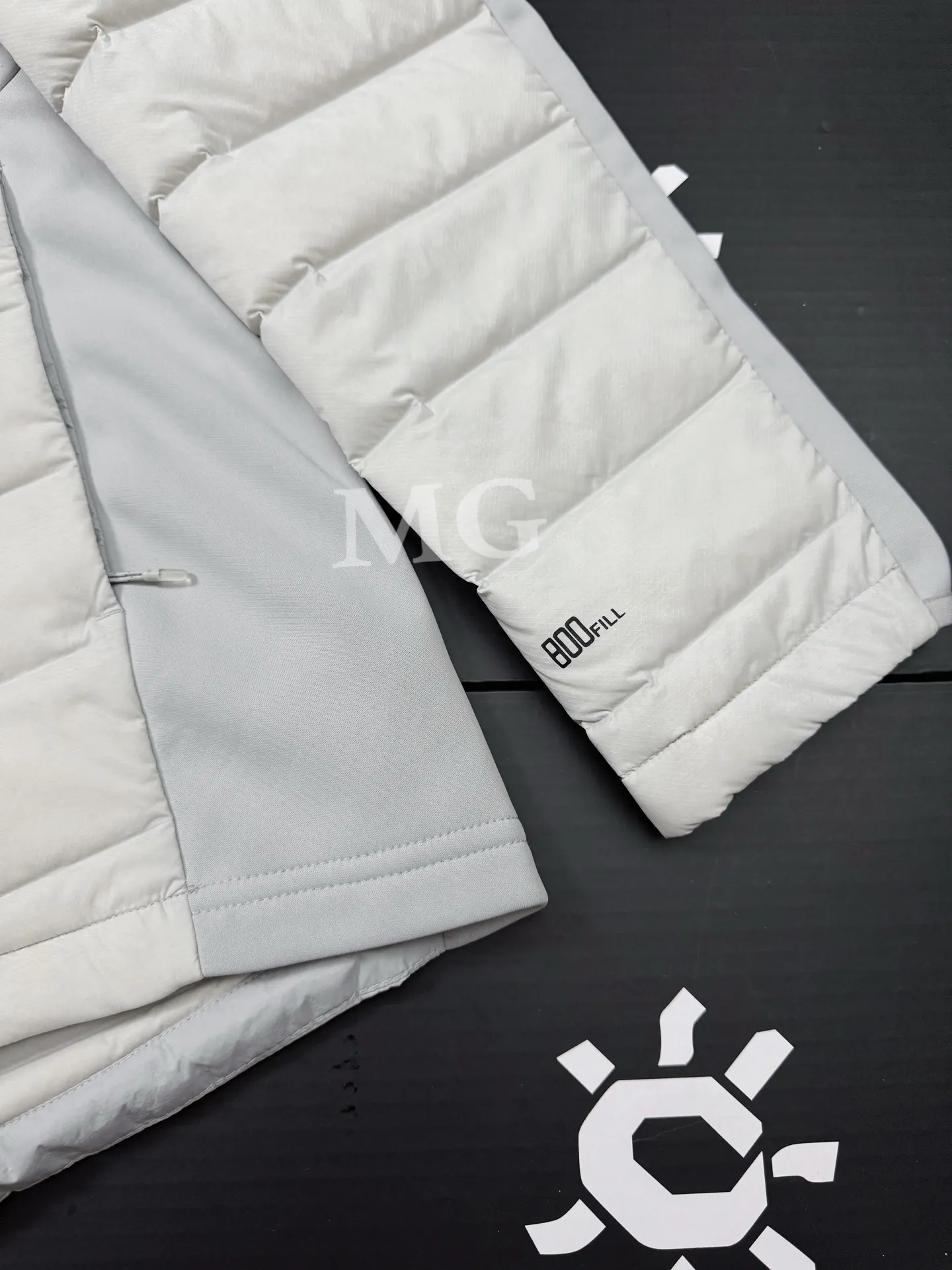 3000GT Lightweight Hooded Down Puffer Jacket D46020694 — view 2