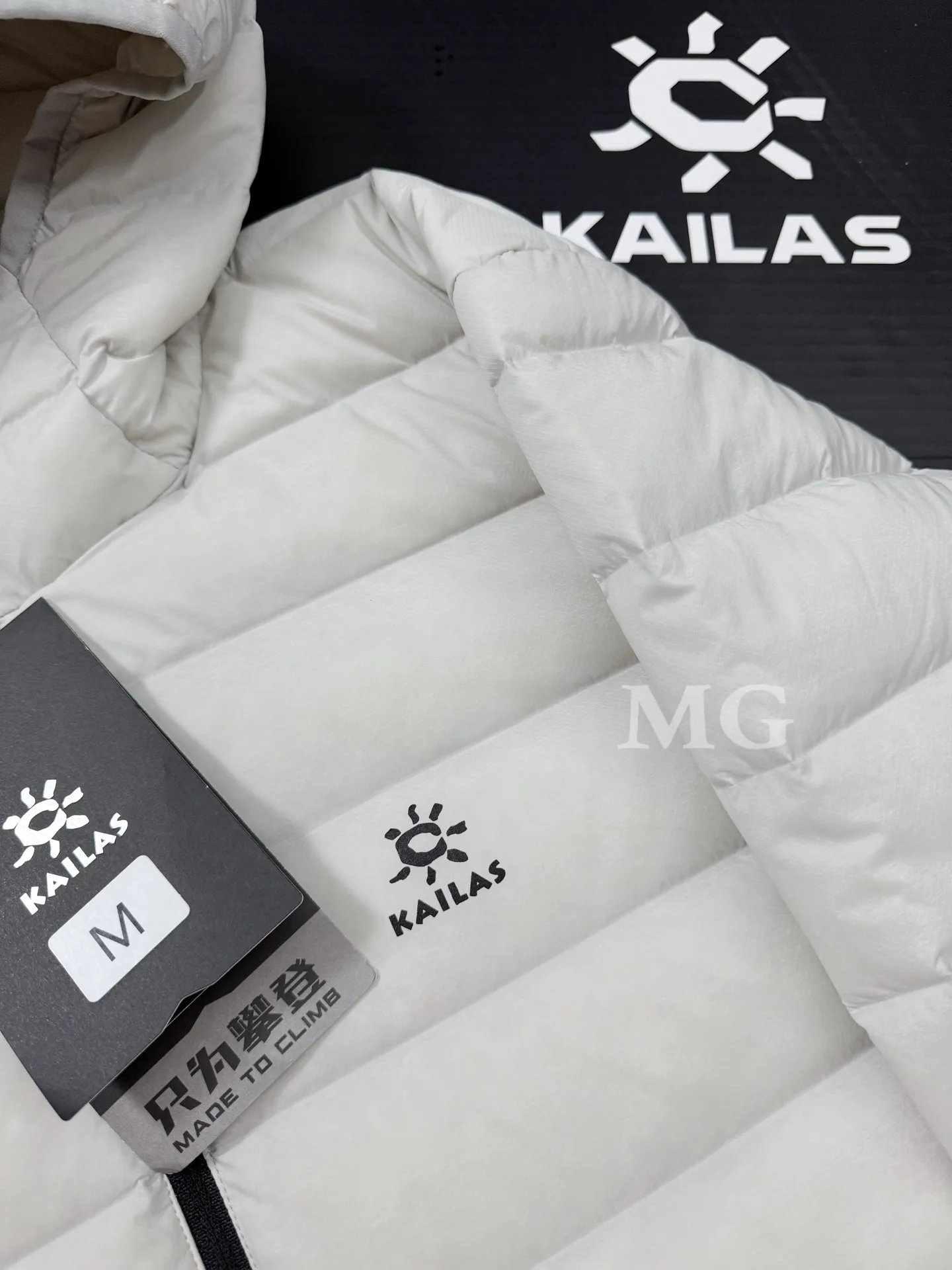 3000GT Lightweight Hooded Down Puffer Jacket D46020694 — view 3