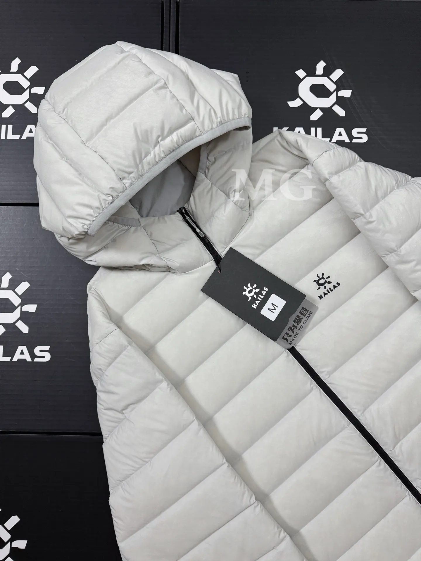 3000GT Lightweight Hooded Down Puffer Jacket D46020694 — view 4