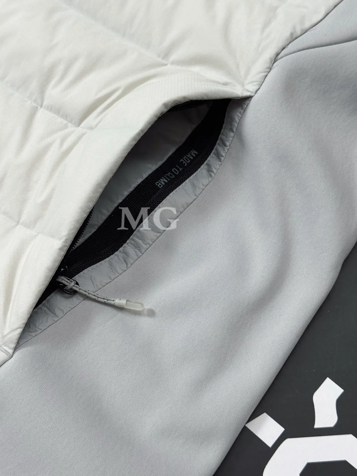 3000GT Lightweight Hooded Down Puffer Jacket D46020694 — view 5