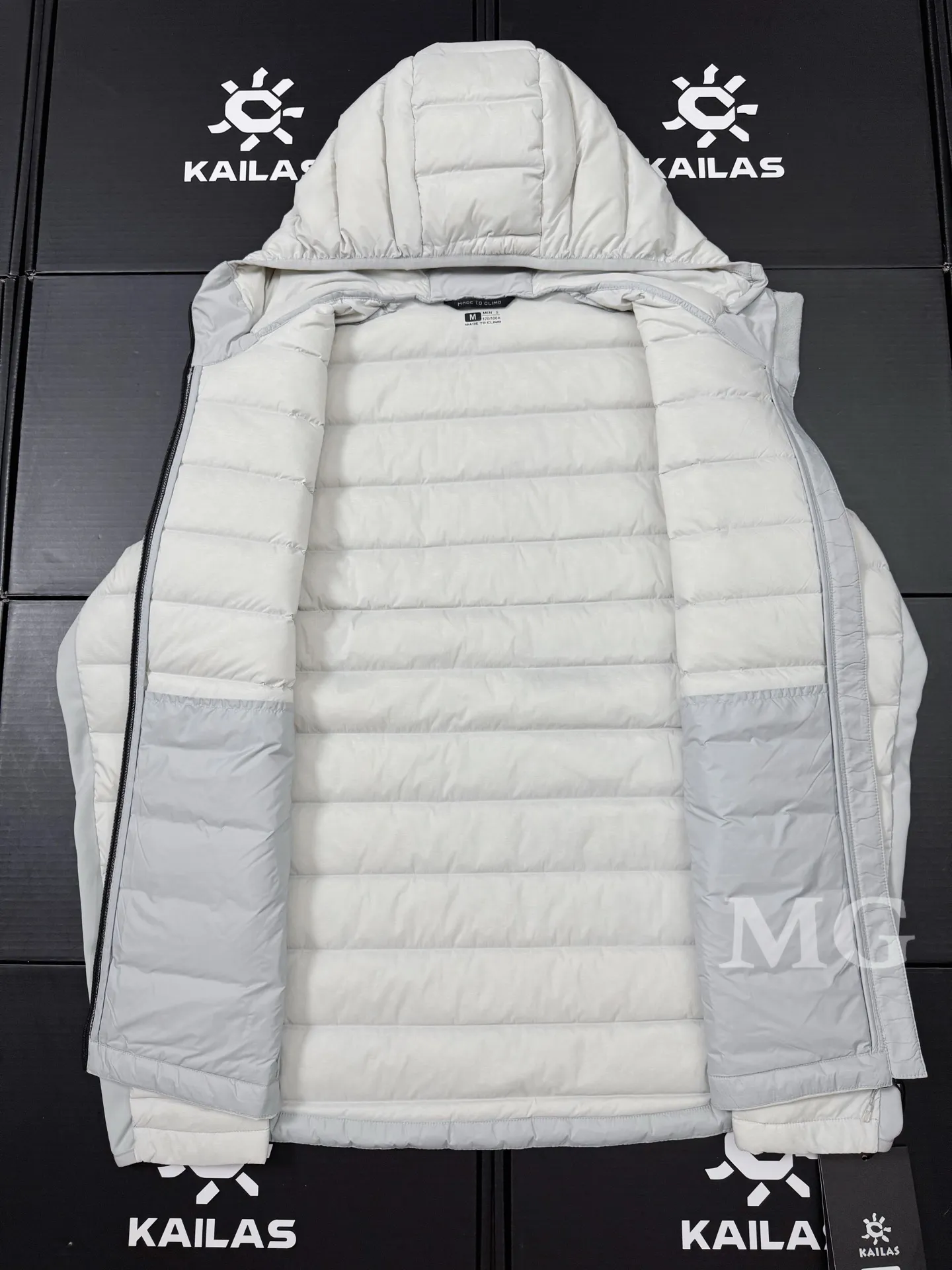 3000GT Lightweight Hooded Down Puffer Jacket D46020694 — view 8