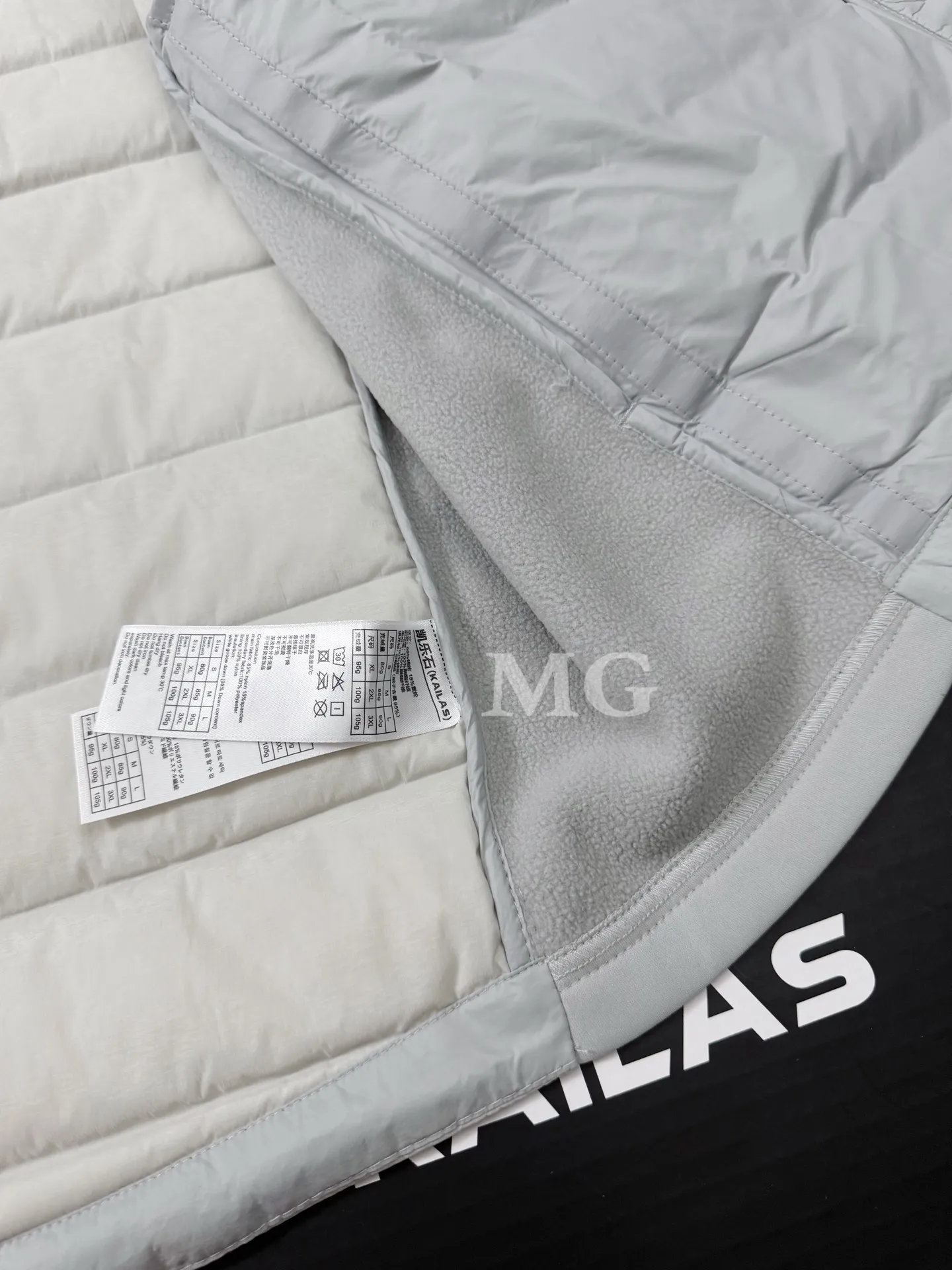 3000GT Lightweight Hooded Down Puffer Jacket D46020694 — view 9