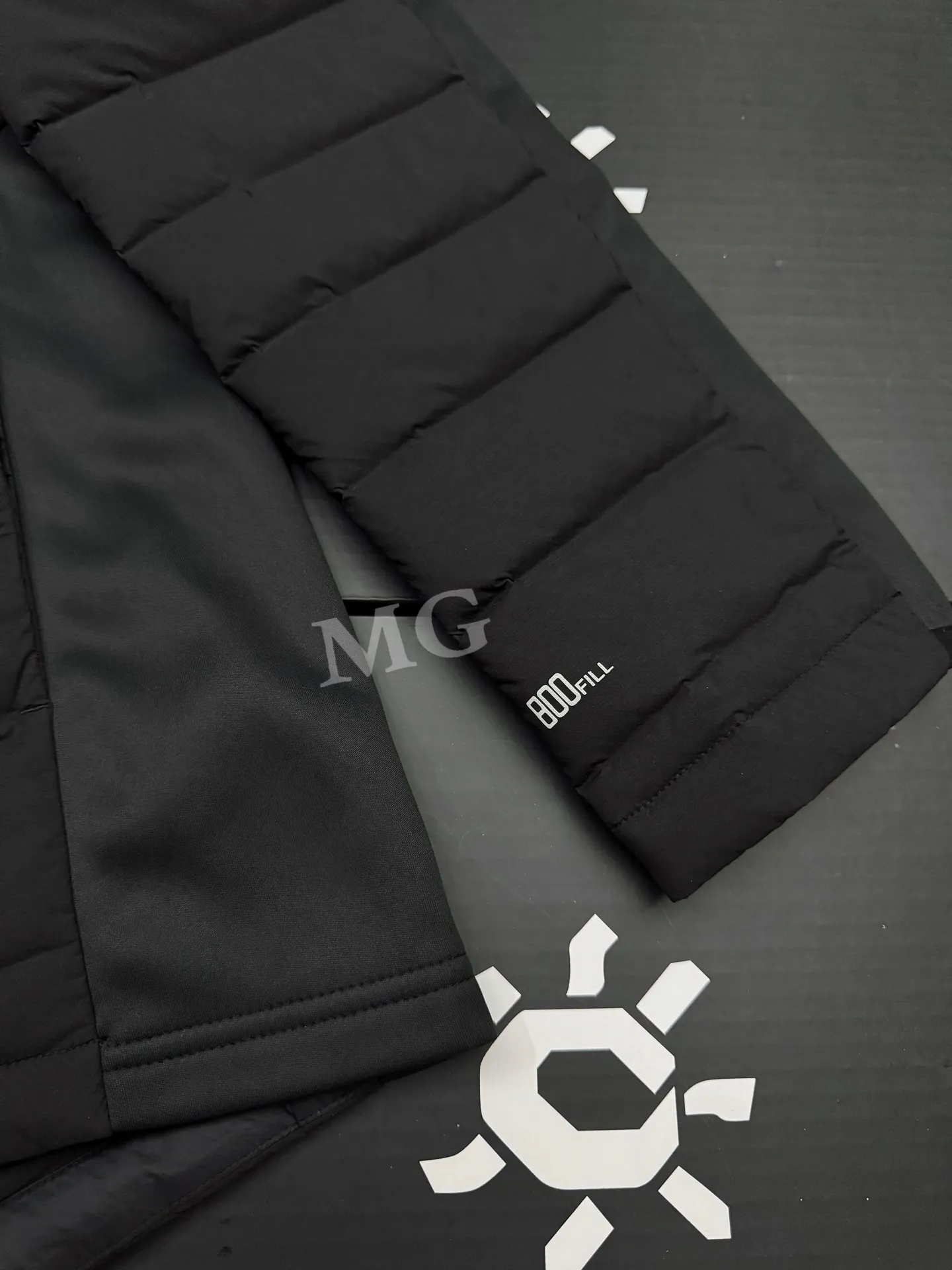 3000GT Lightweight Hooded Down Jacket D46020693 — view 2