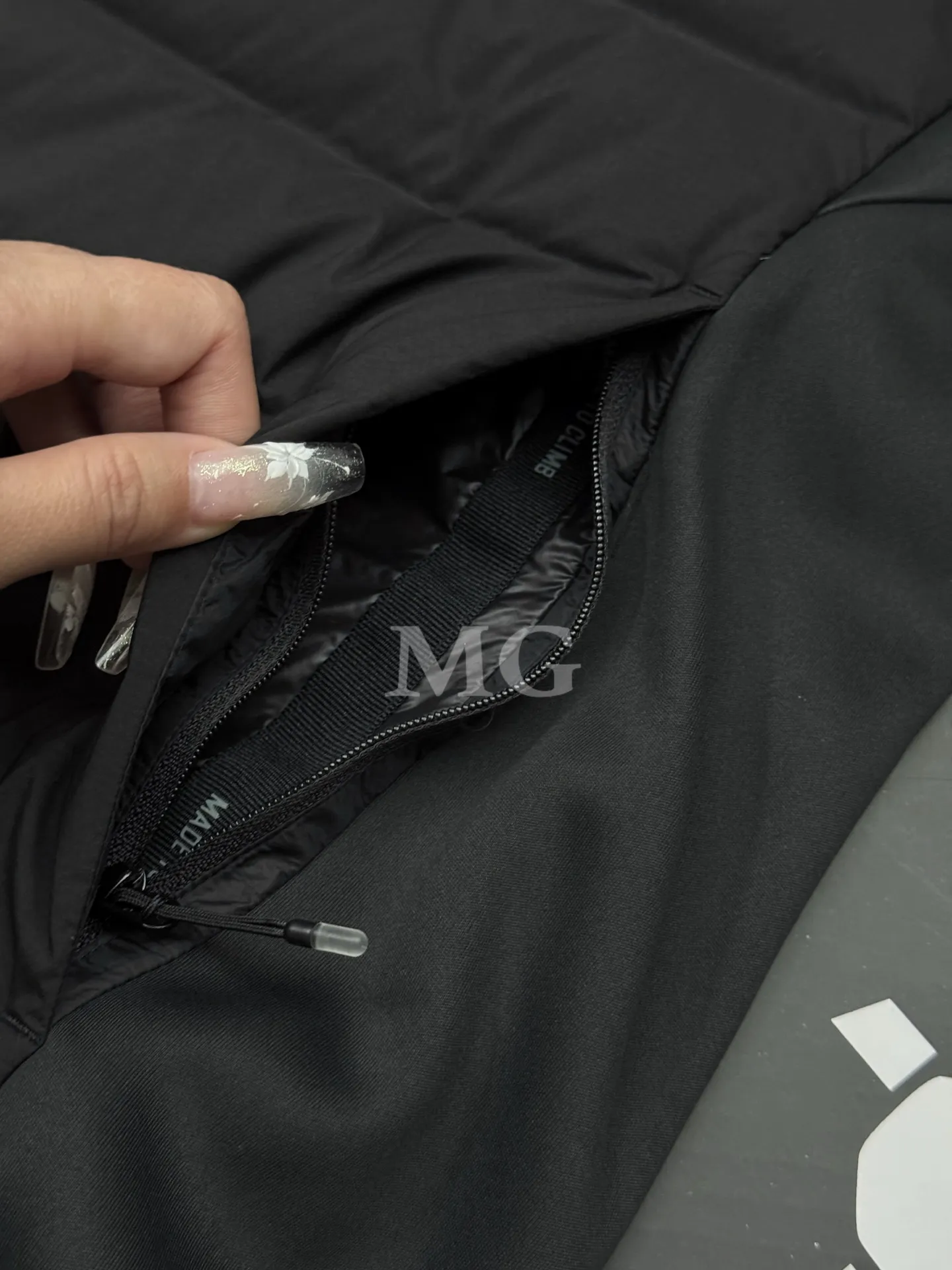 3000GT Lightweight Hooded Down Jacket D46020693 — view 5