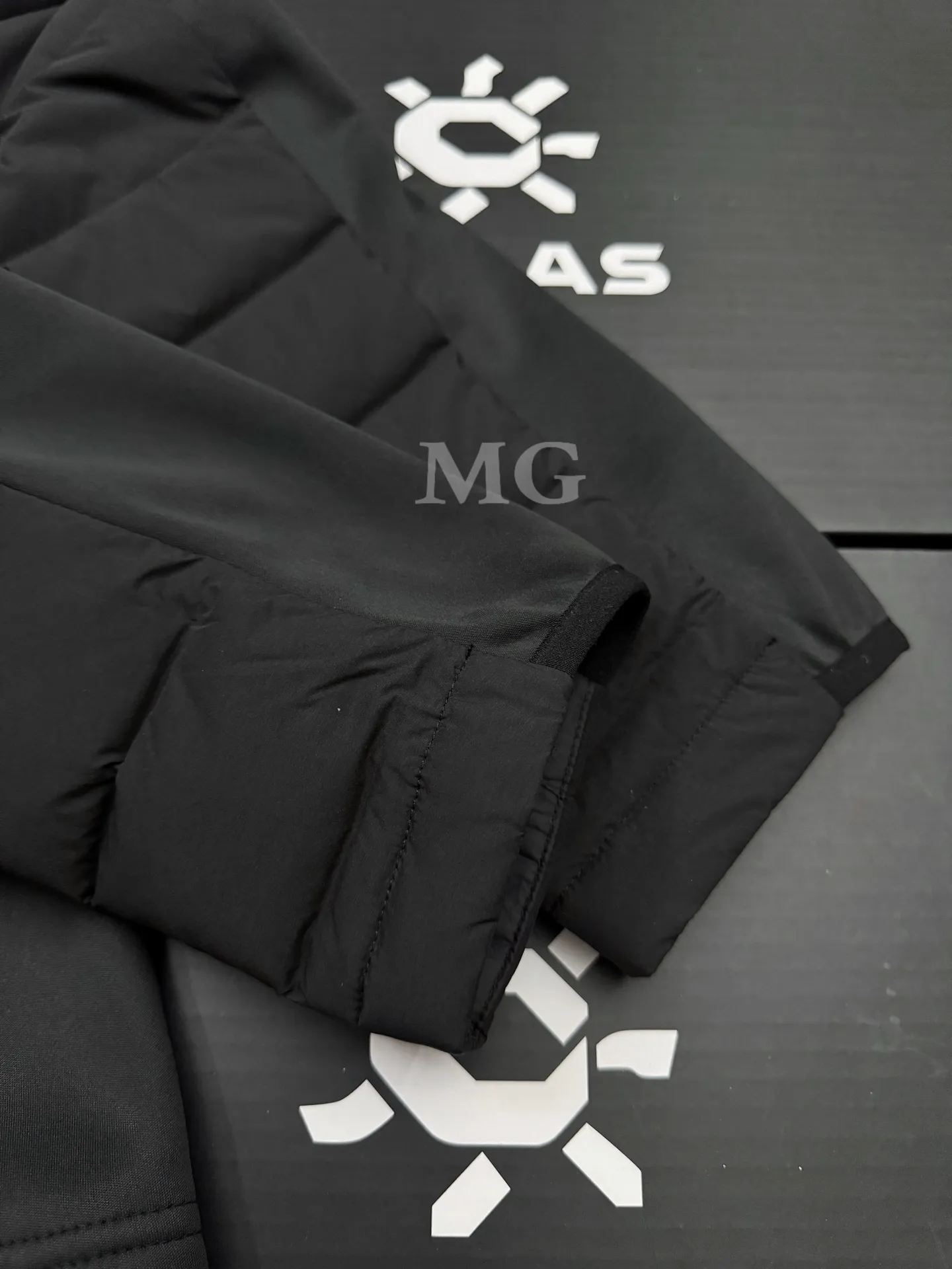 3000GT Lightweight Hooded Down Jacket D46020693 — view 9
