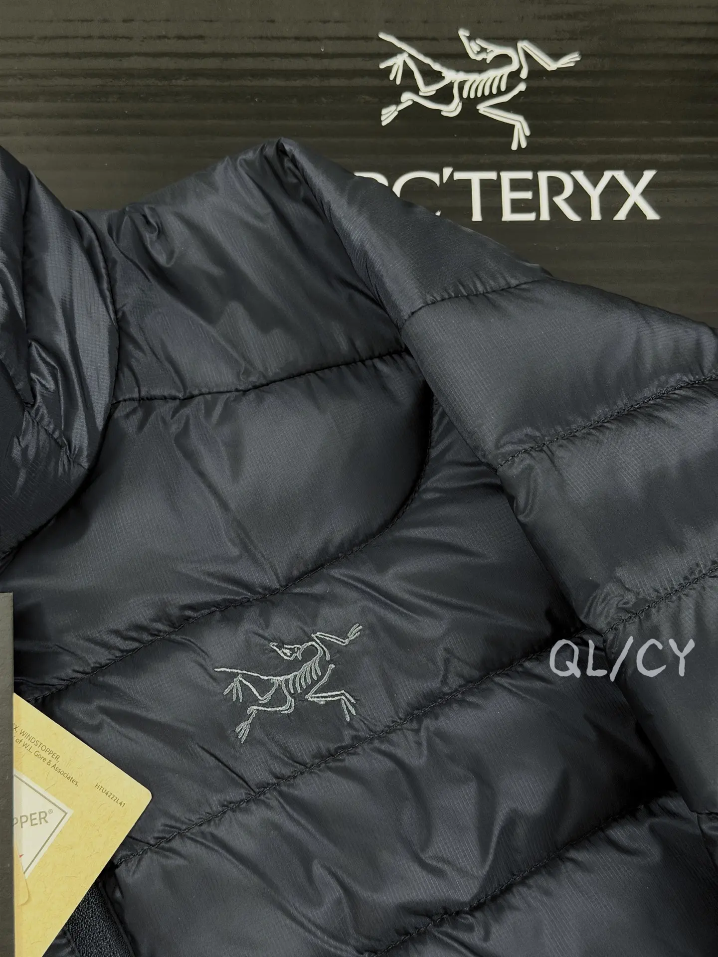 Cerium Lightweight Down-Filled Puffer Jacket D46020966 — view 3